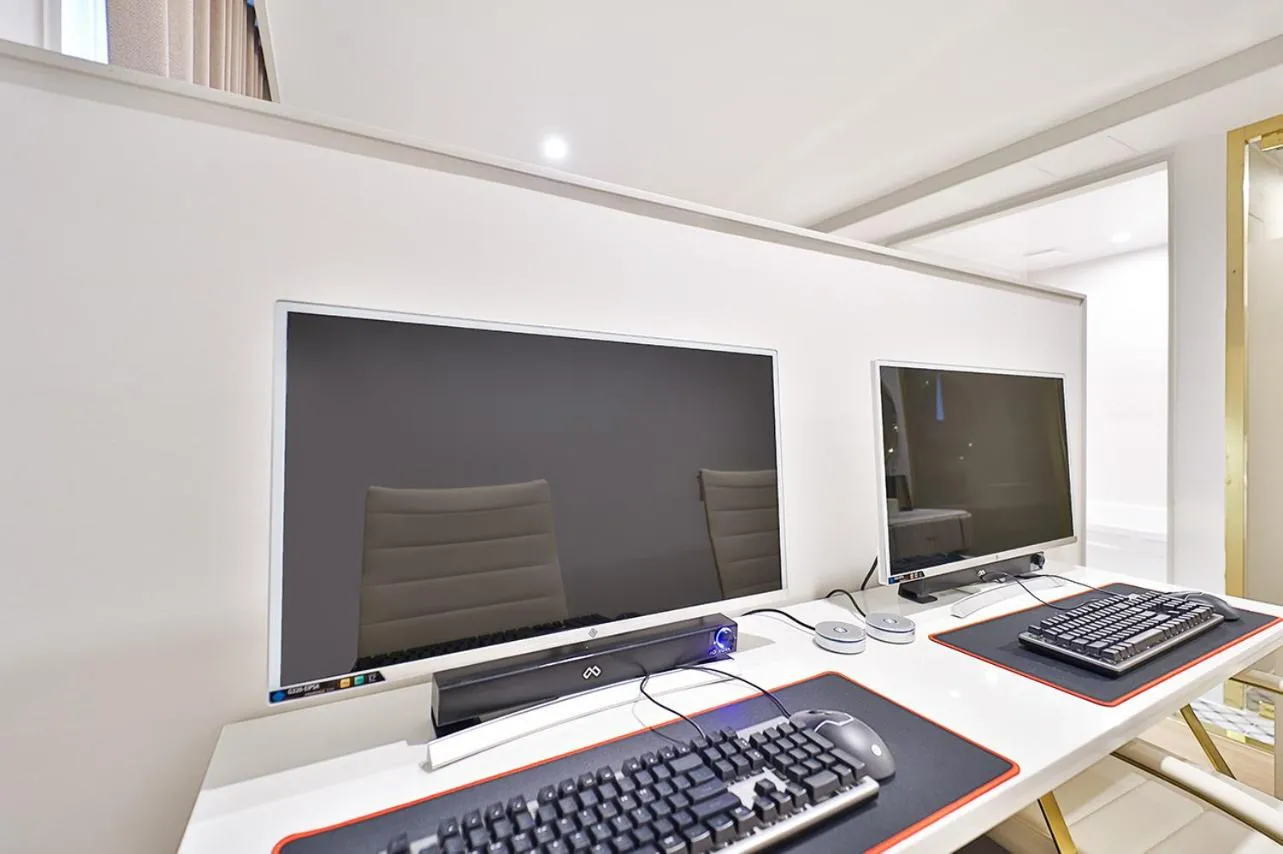 TV and multimedia in Den Basta Hotel Hadan