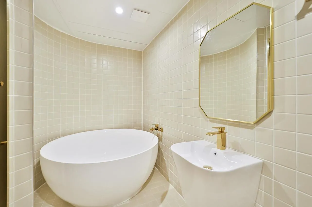 Bath in Den Basta Hotel Hadan