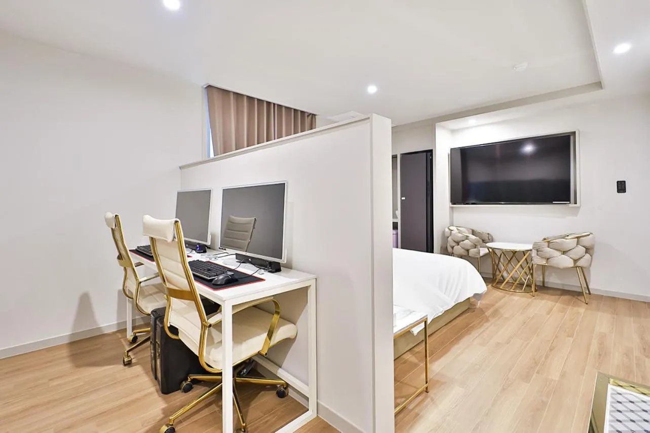 TV and multimedia in Den Basta Hotel Hadan