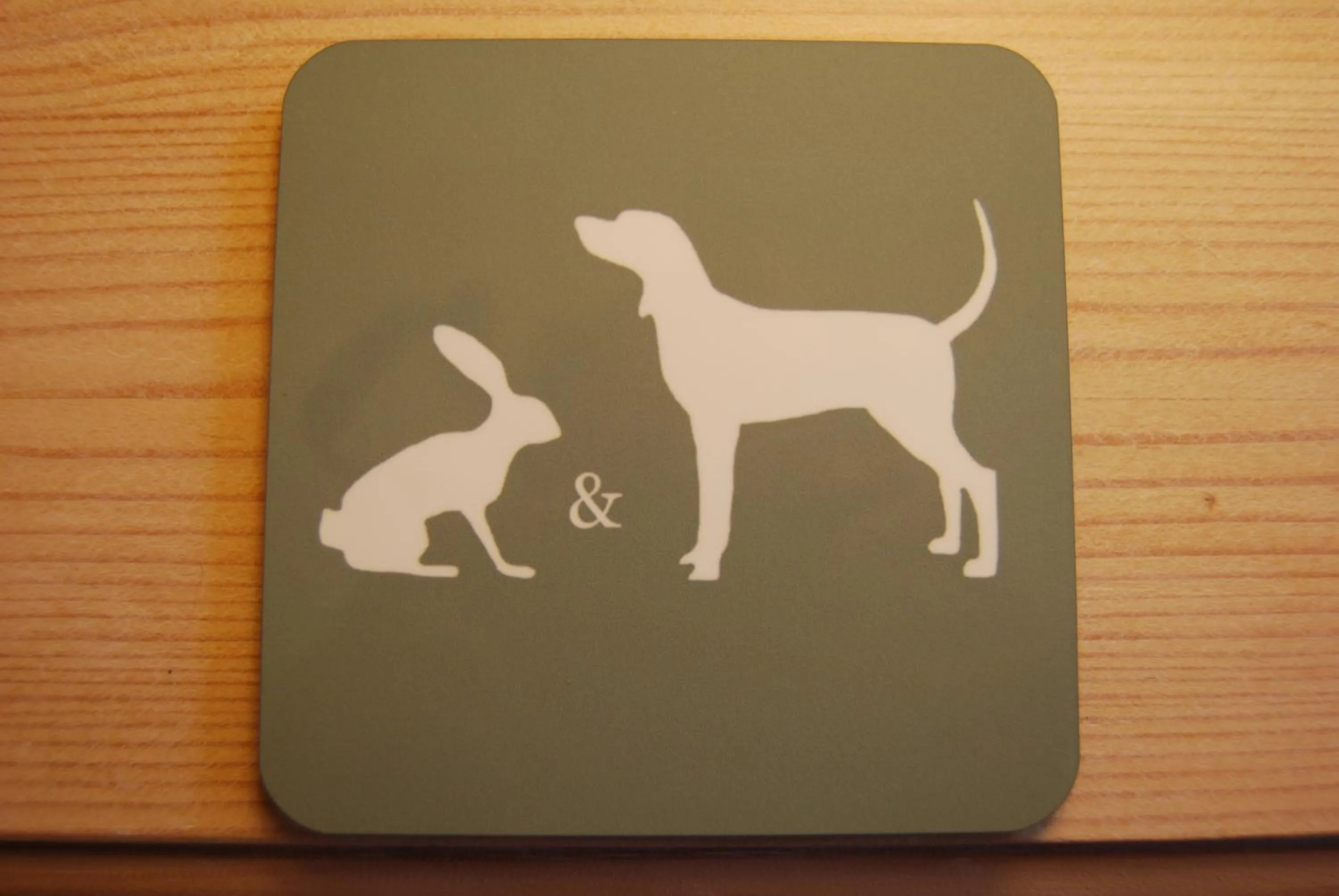 Logo/Certificate/Sign in Hare & Hounds Bed & Breakfast