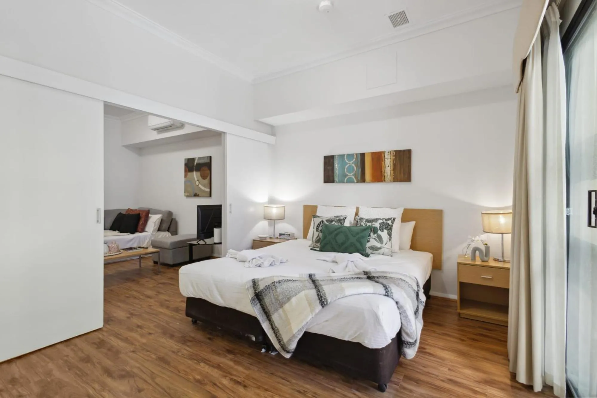 1BDR 1BTH 1PRK - James Street Joy