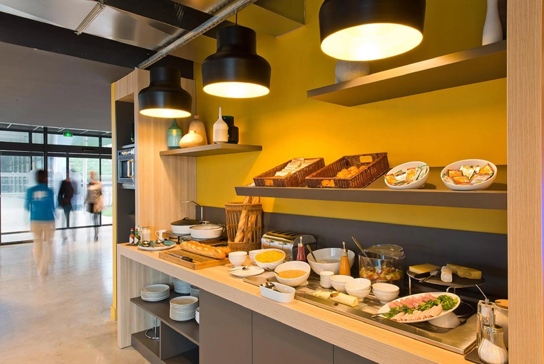 People in Nomad Paris Roissy CDG