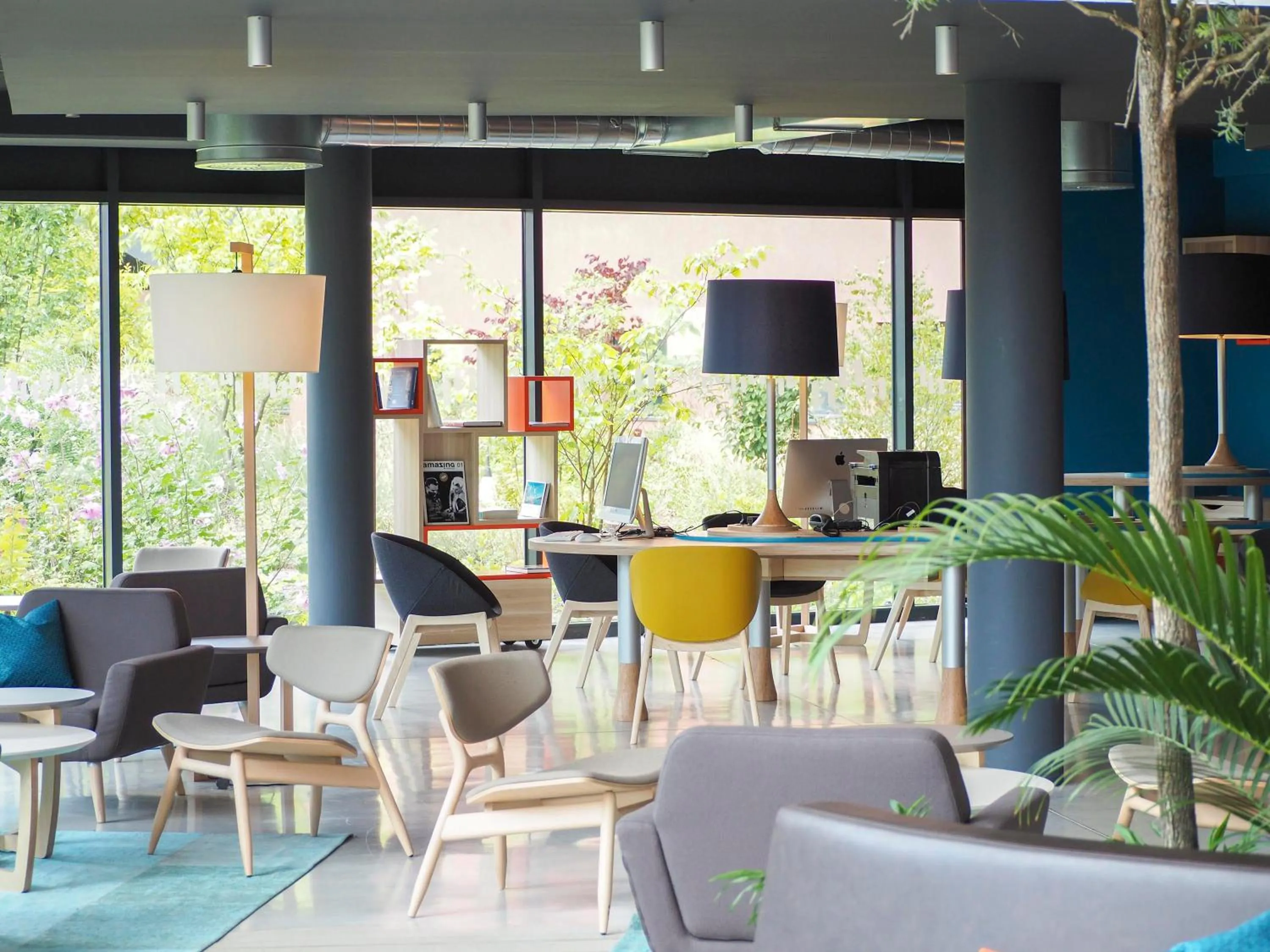 Lounge or bar in Nomad Paris Roissy CDG