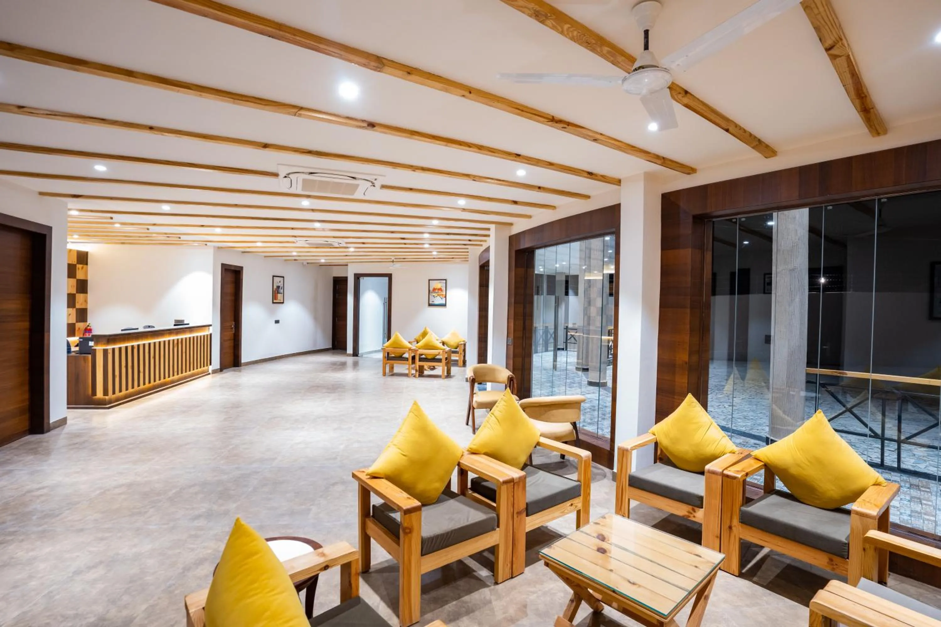 Lobby or reception in Shervani Pebbles & Pines Resort & Spa, Corbett