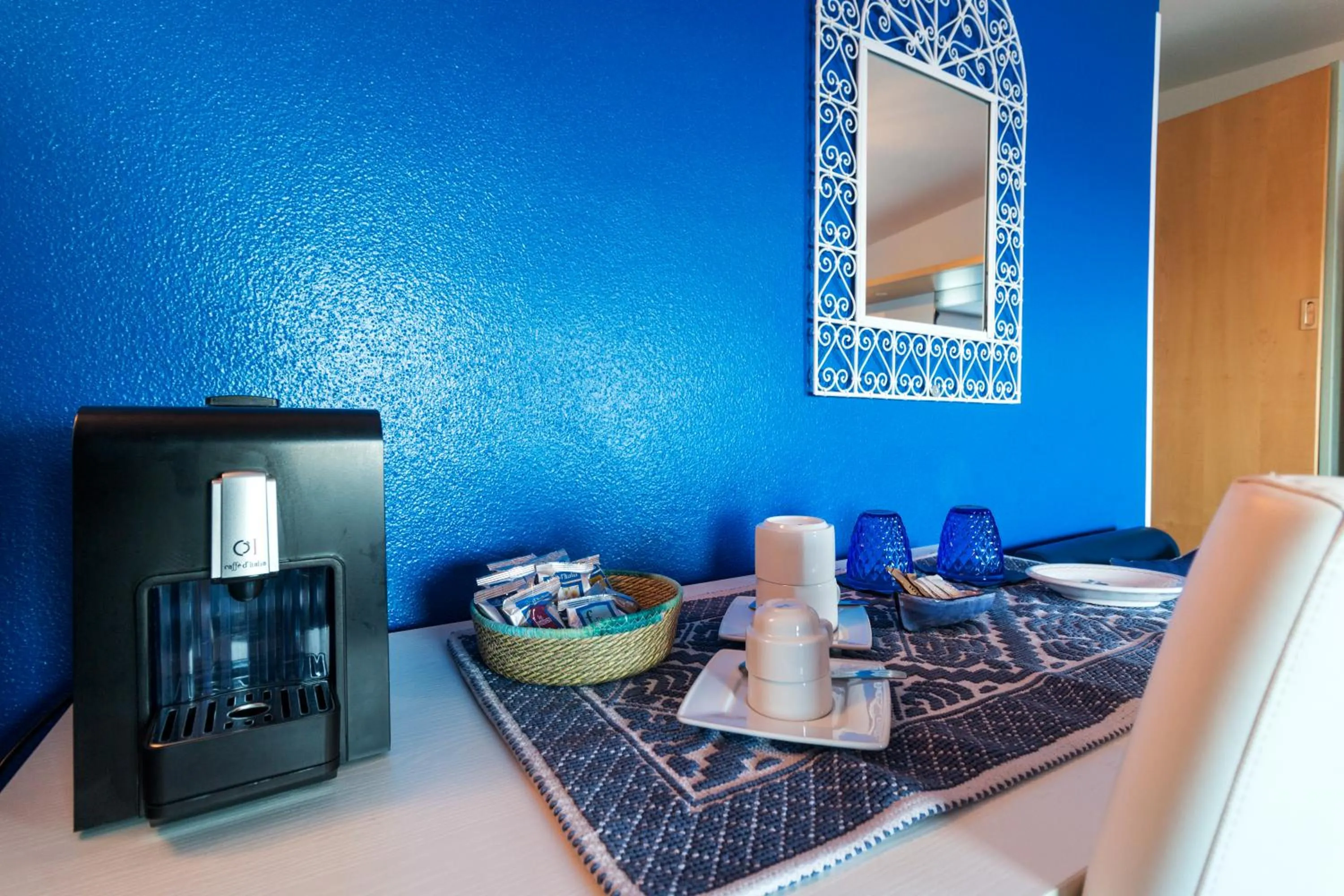 Coffee/tea facilities in La Favorita Hotel