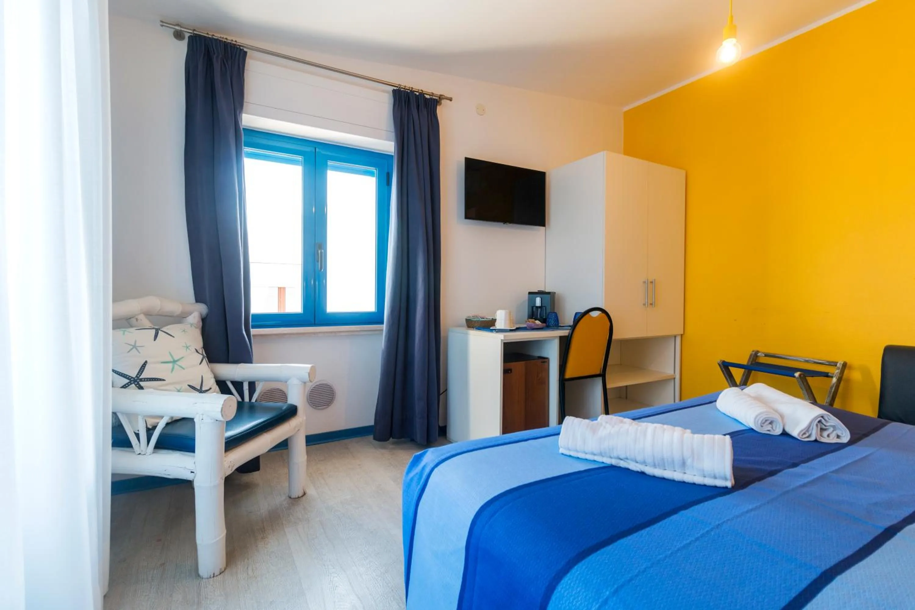 Coffee/tea facilities, Bed in La Favorita Hotel