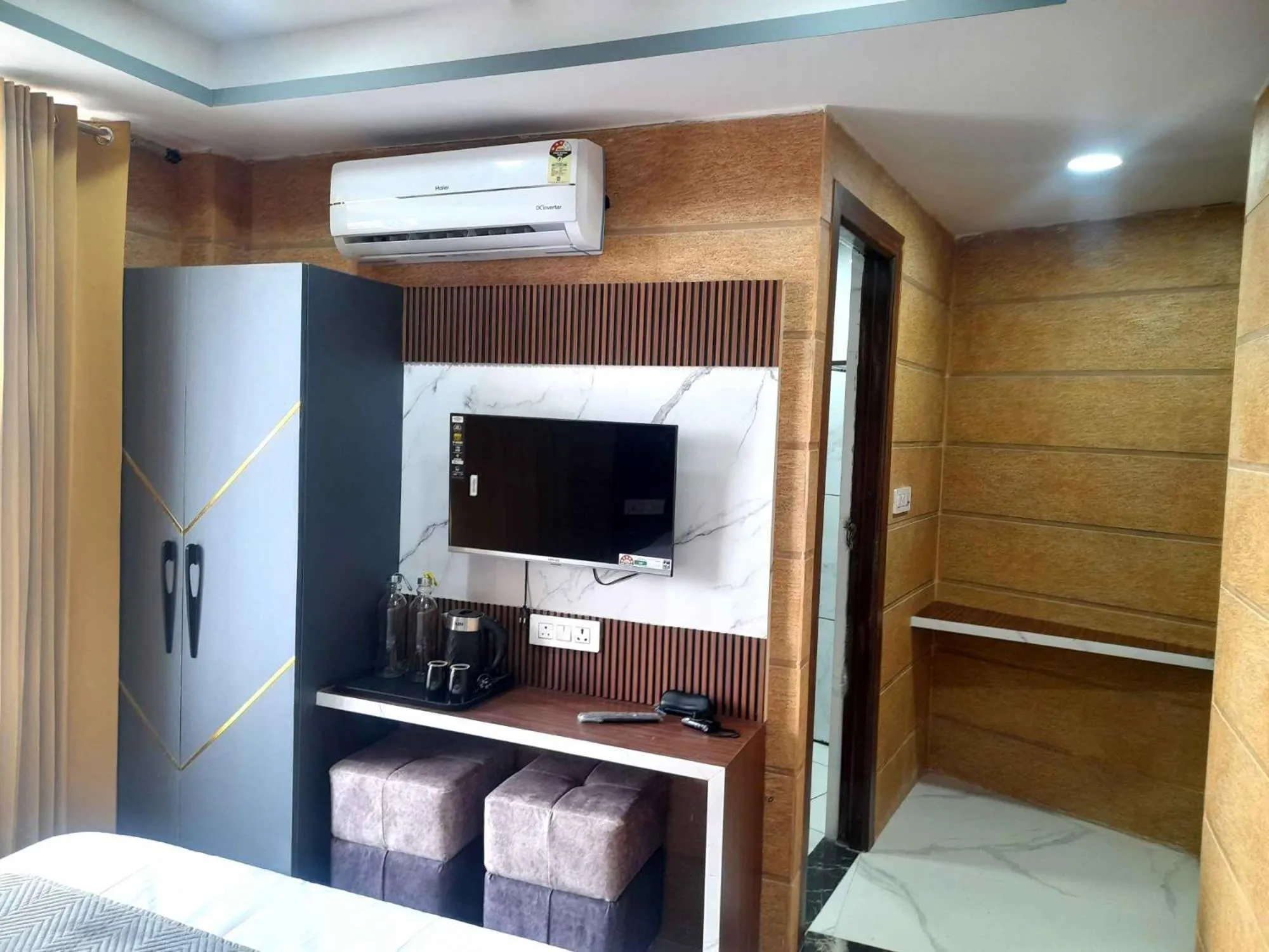 TV and multimedia in Hotel Asha Delight