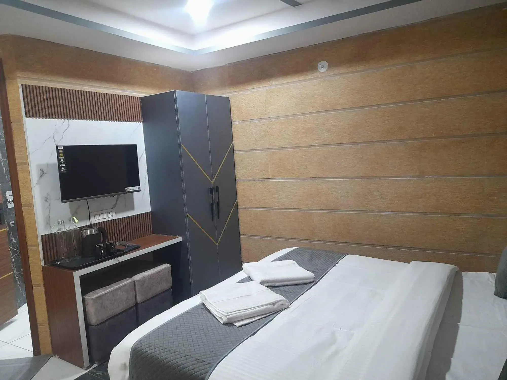 TV and multimedia, Bed in Hotel Asha Delight TV and multimedia, Bed in Hotel Asha Delight