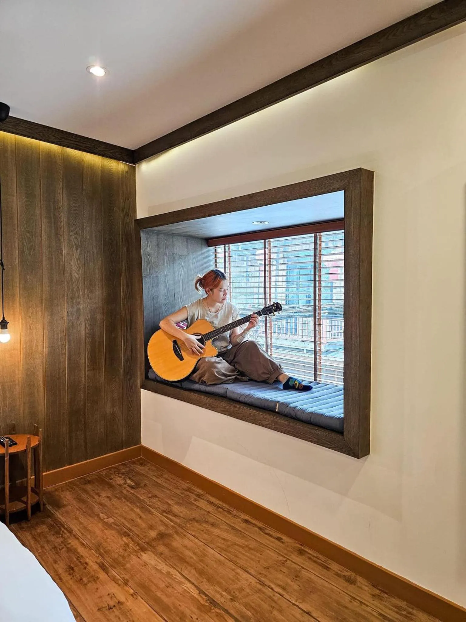 People in The Folkster House Chiangkhan