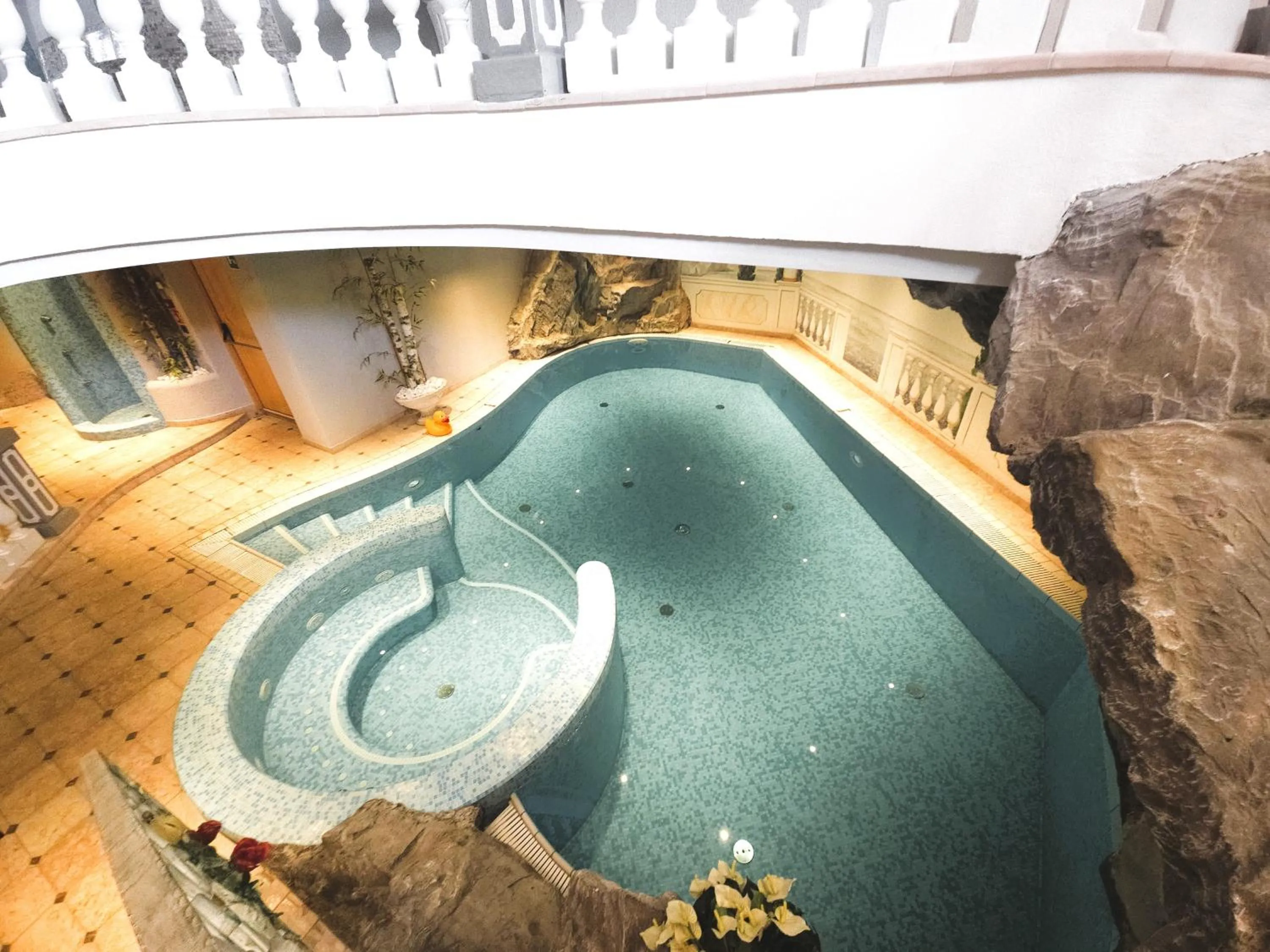 Pool view in Hotel Tonnerhof