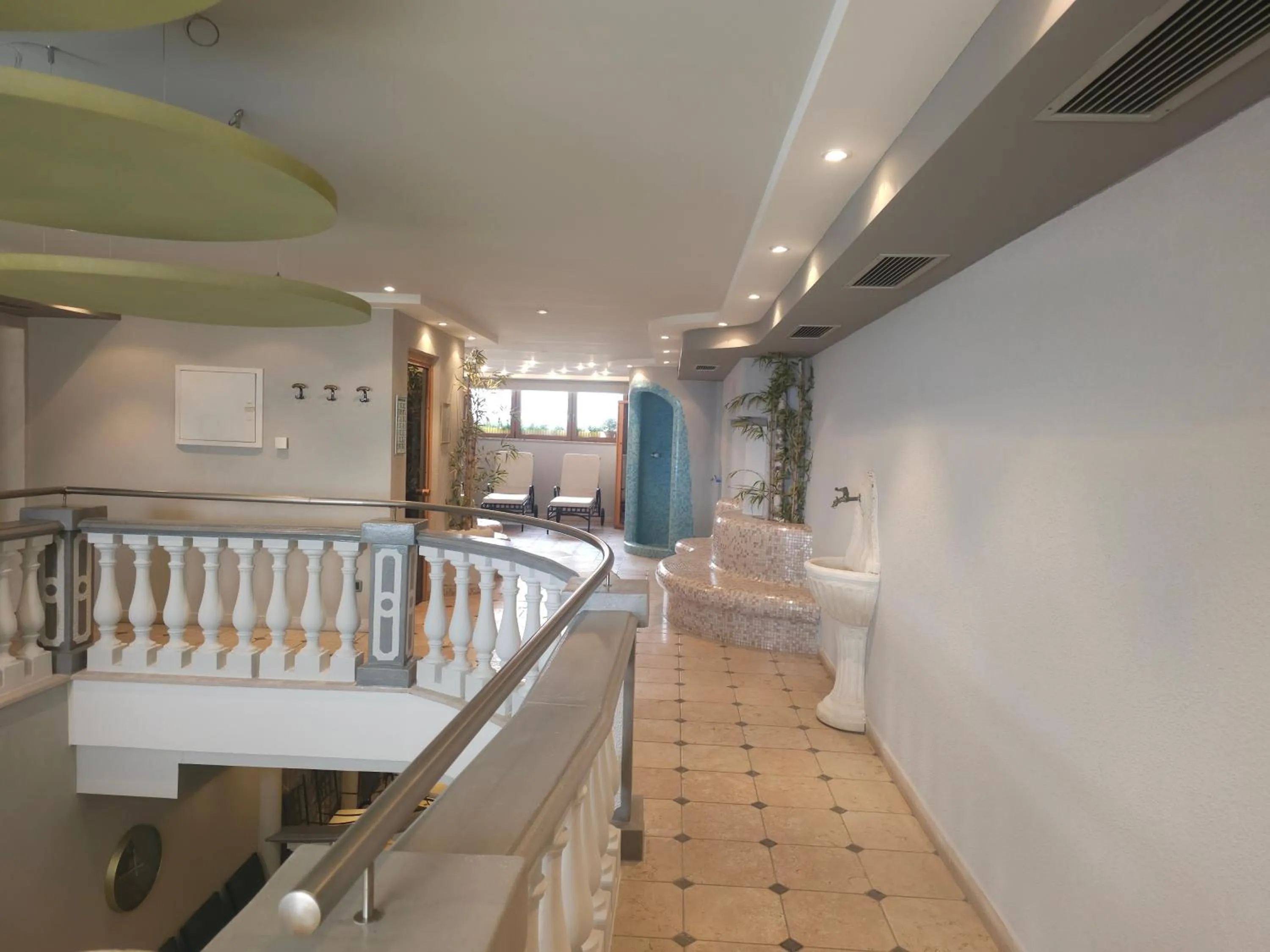 Pool view, Bed in Hotel Tonnerhof