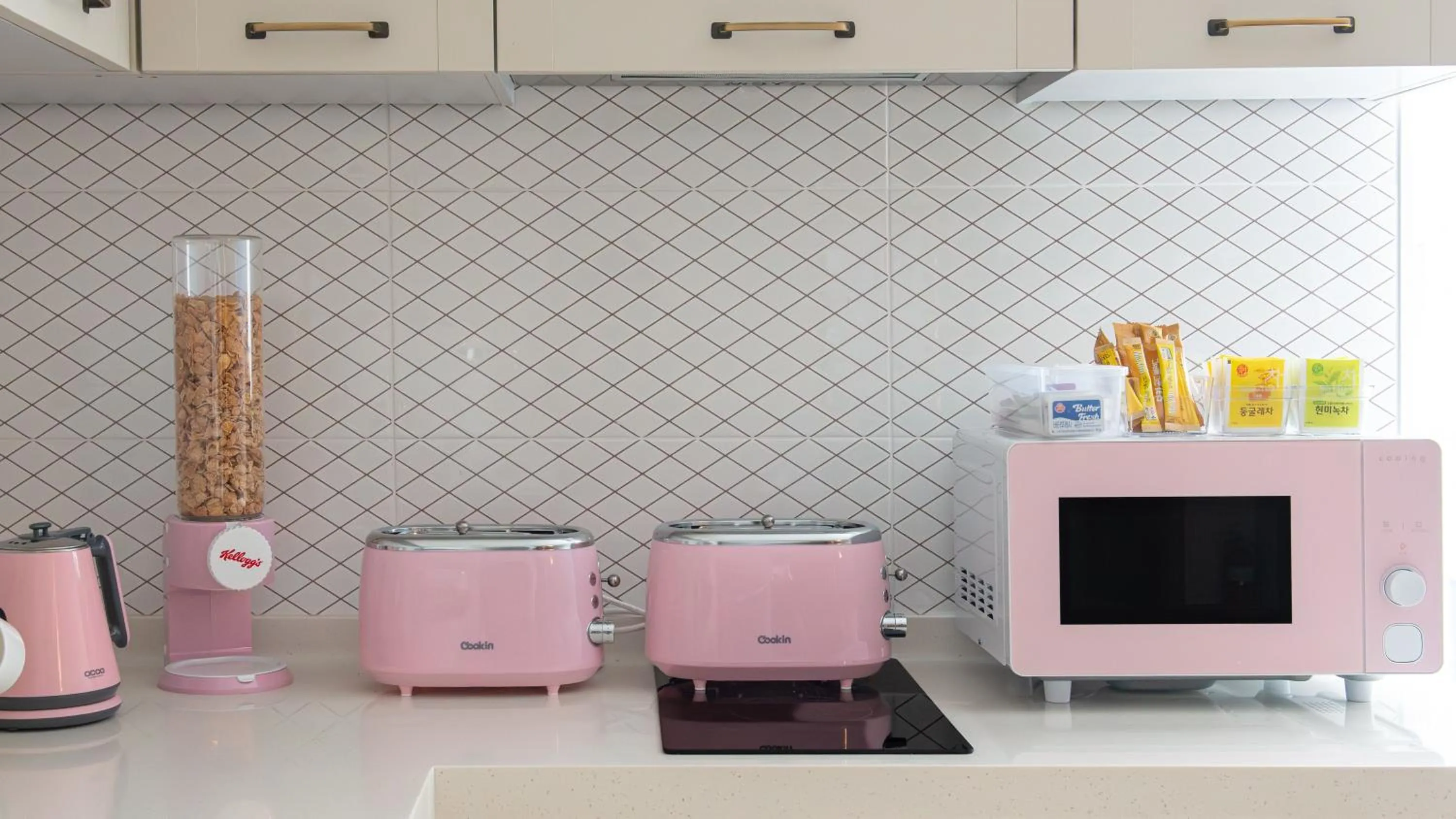 Coffee/tea facilities in Incheon Airport Guest House King