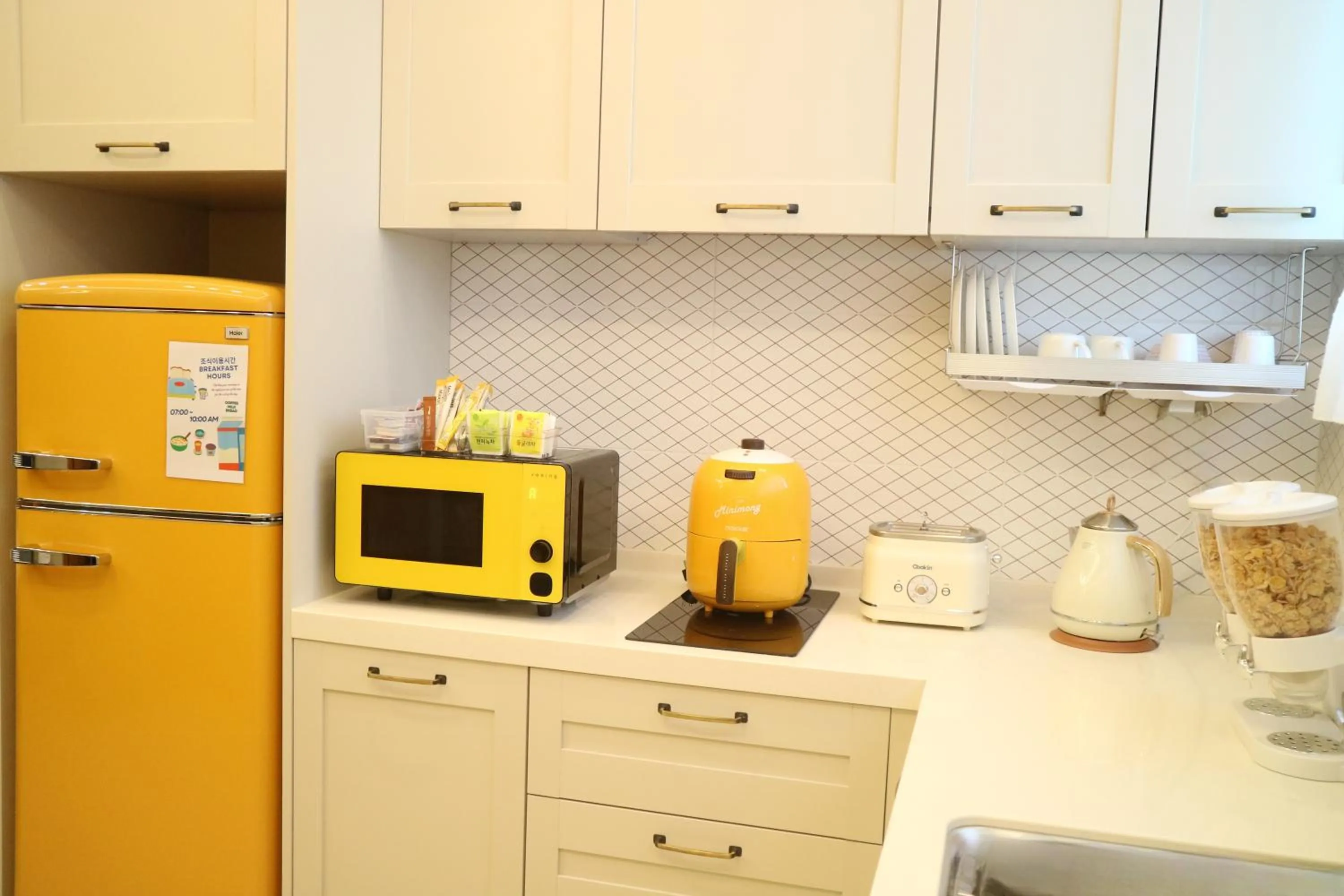 Kitchen or kitchenette in Incheon Airport Guest House King