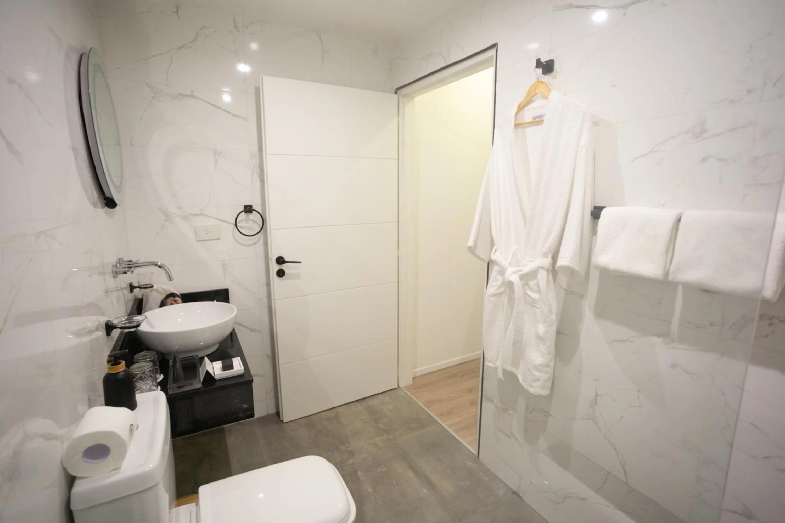 Bathroom in Howard Johnson Undici Republica de La Boca