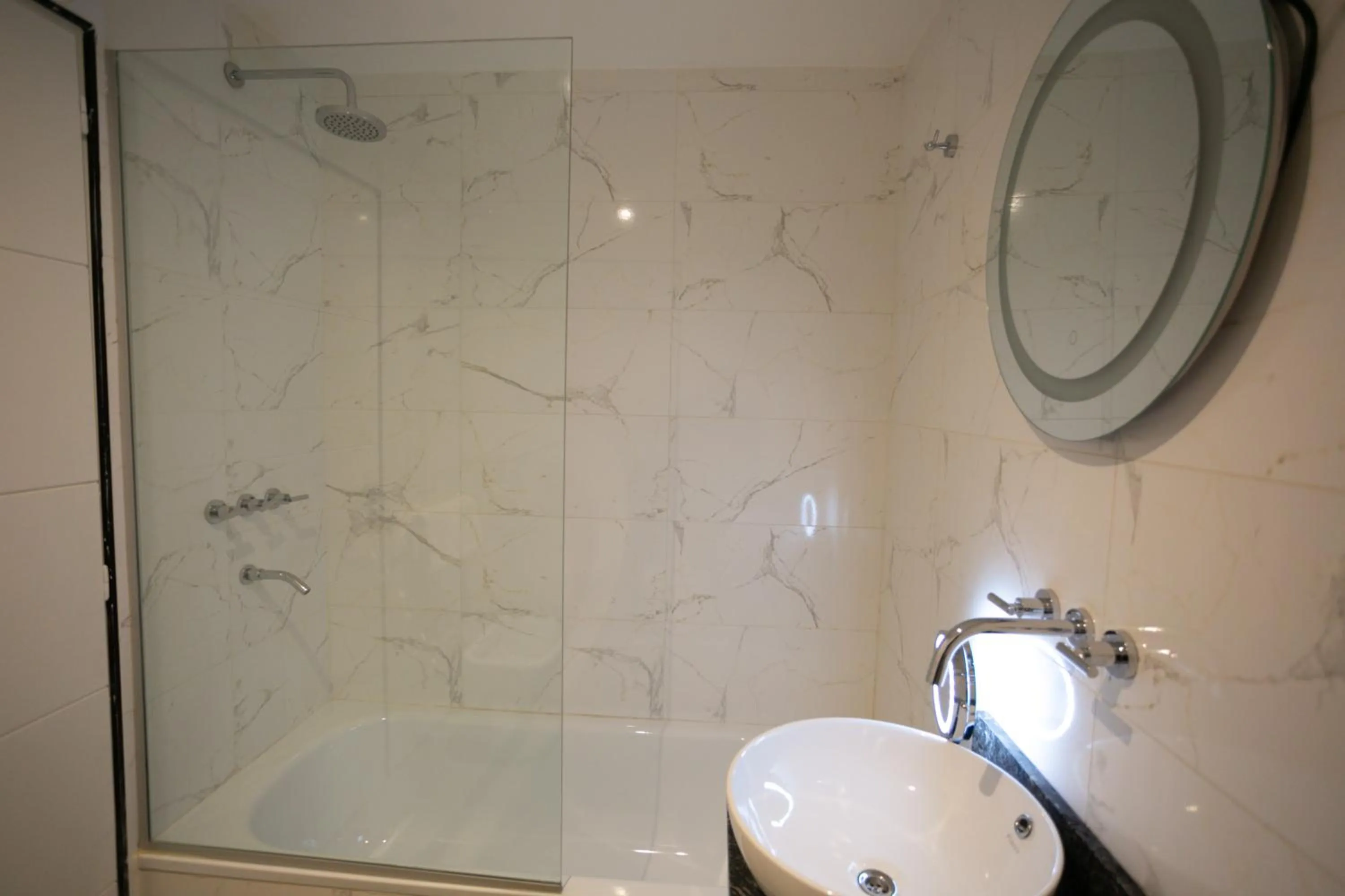 Bathroom in Howard Johnson Undici Republica de La Boca