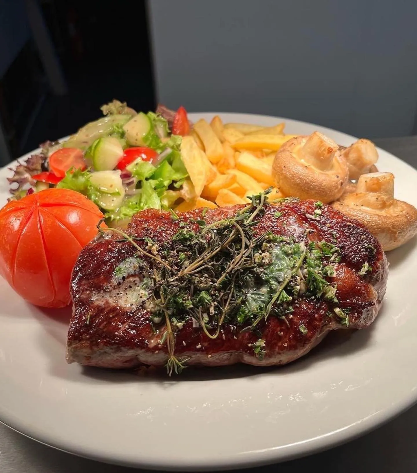 Restaurant/places to eat in Picton-House