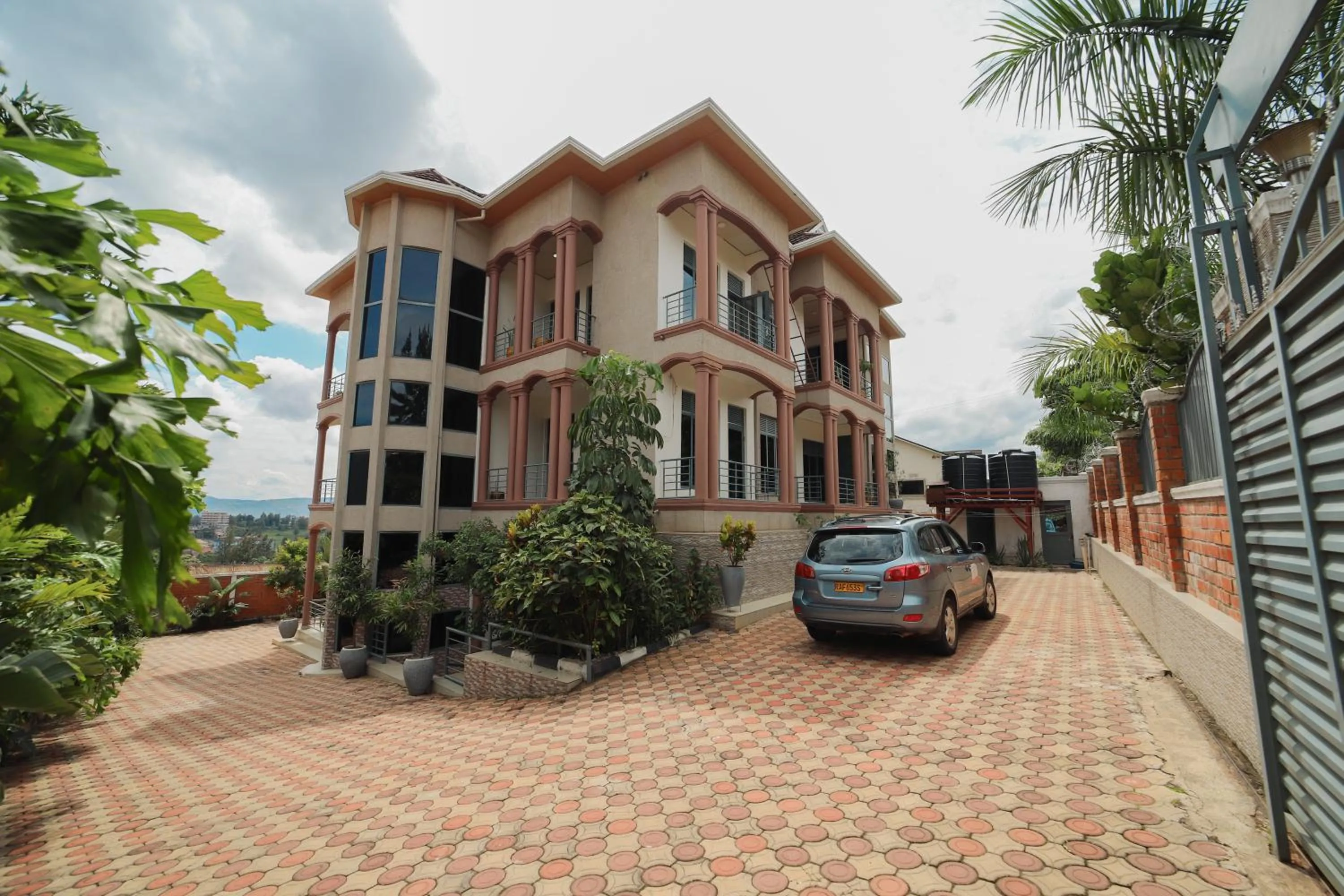 Property building in OMX Hotel Remera