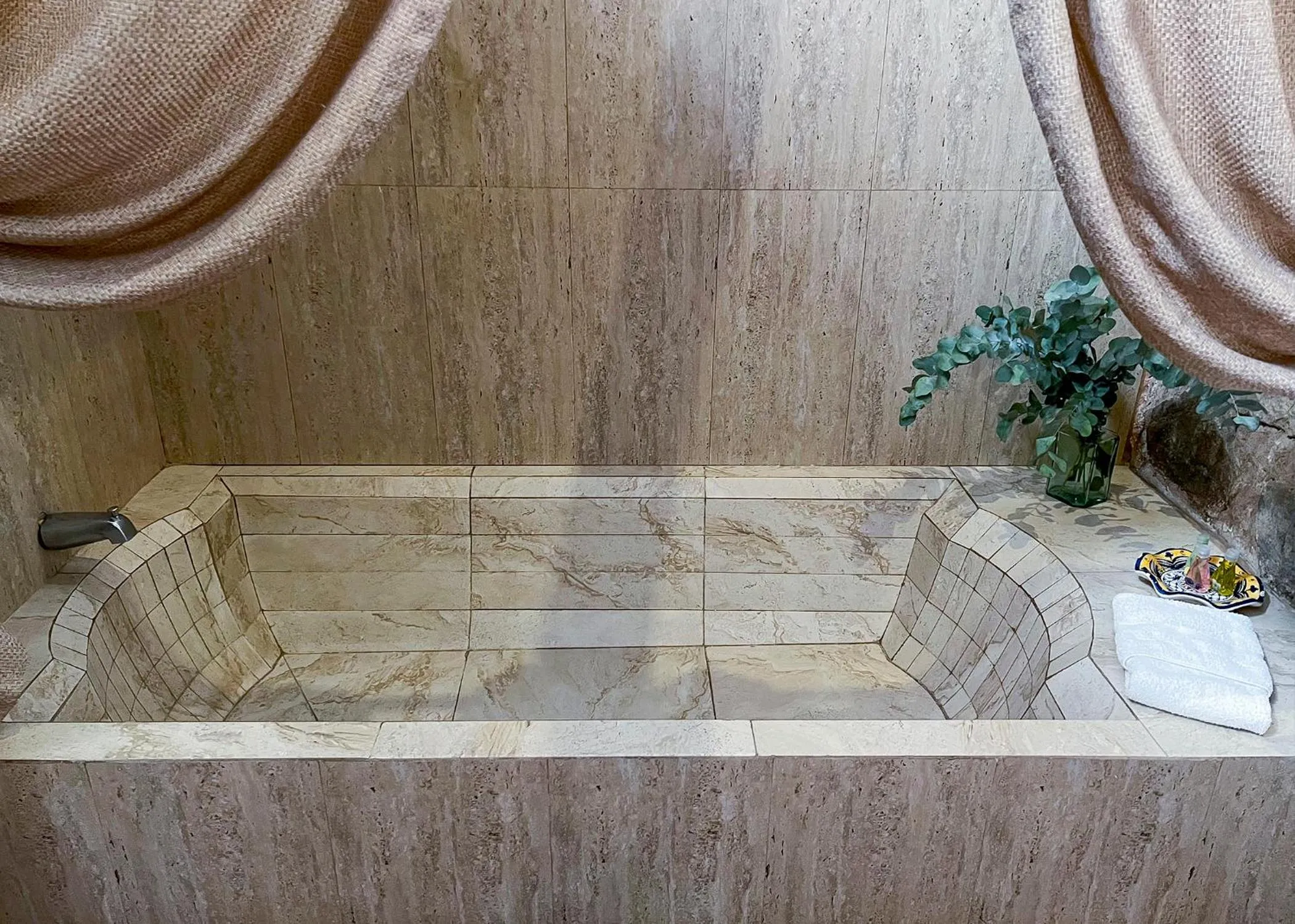 Shower in Ciel Luxe Hotels Antigua Guatemala