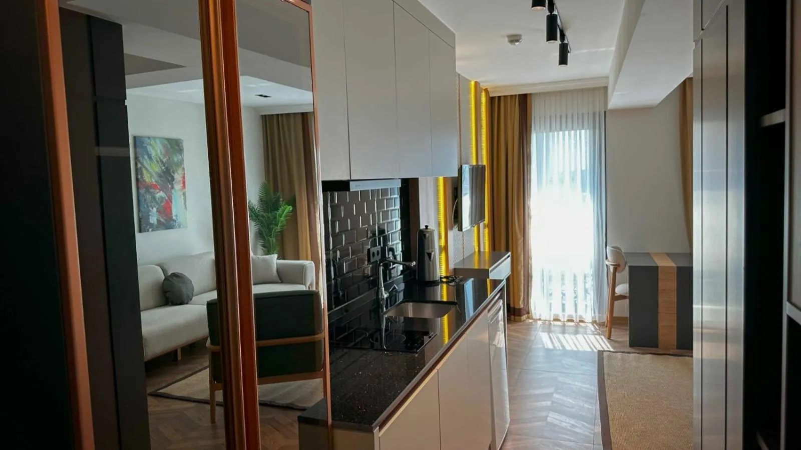 kitchen, Bed in Shiboo Suite Otel