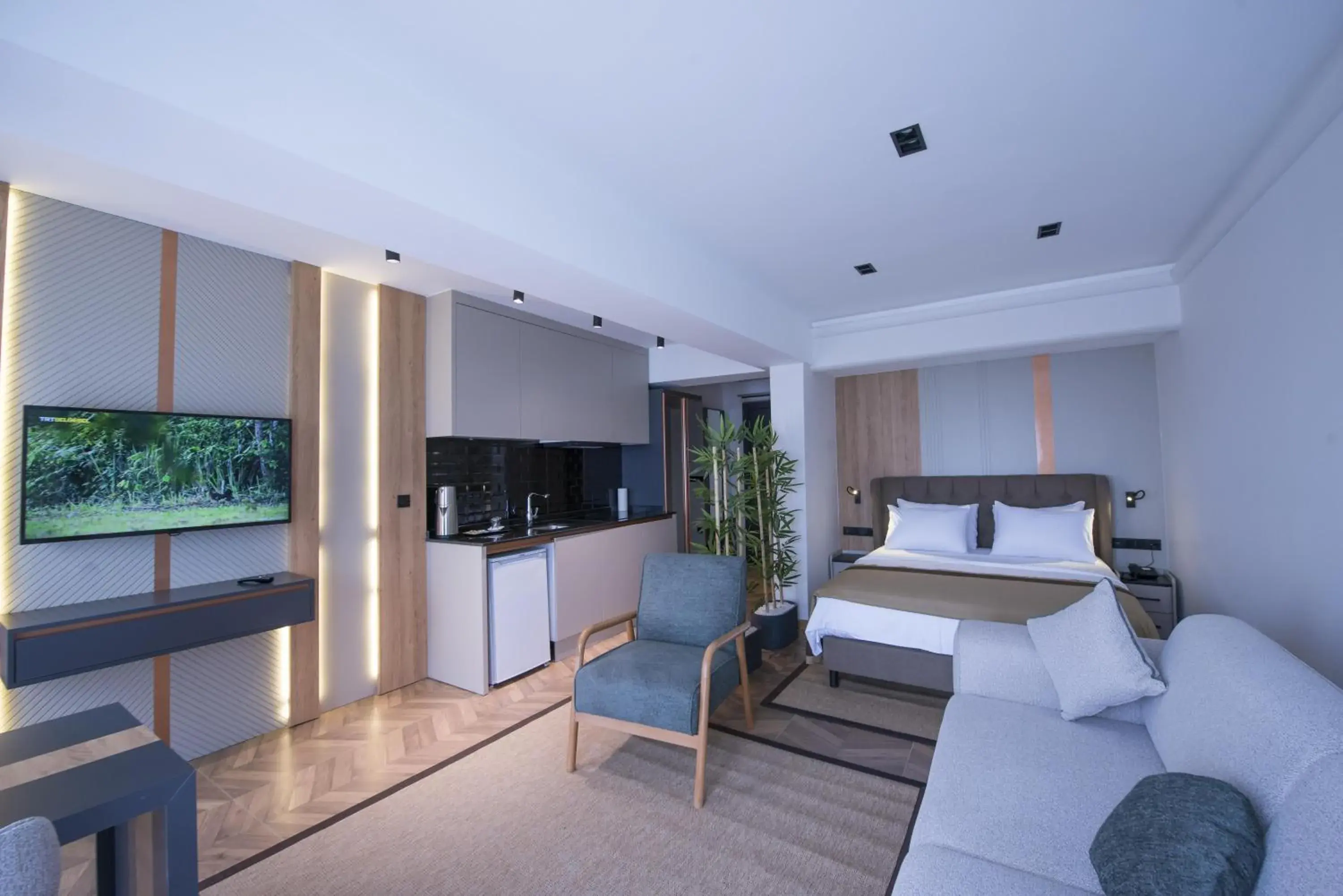 Photo of the whole room, Bed in Shiboo Suite Otel Photo of the whole room, Bed in Shiboo Suite Otel