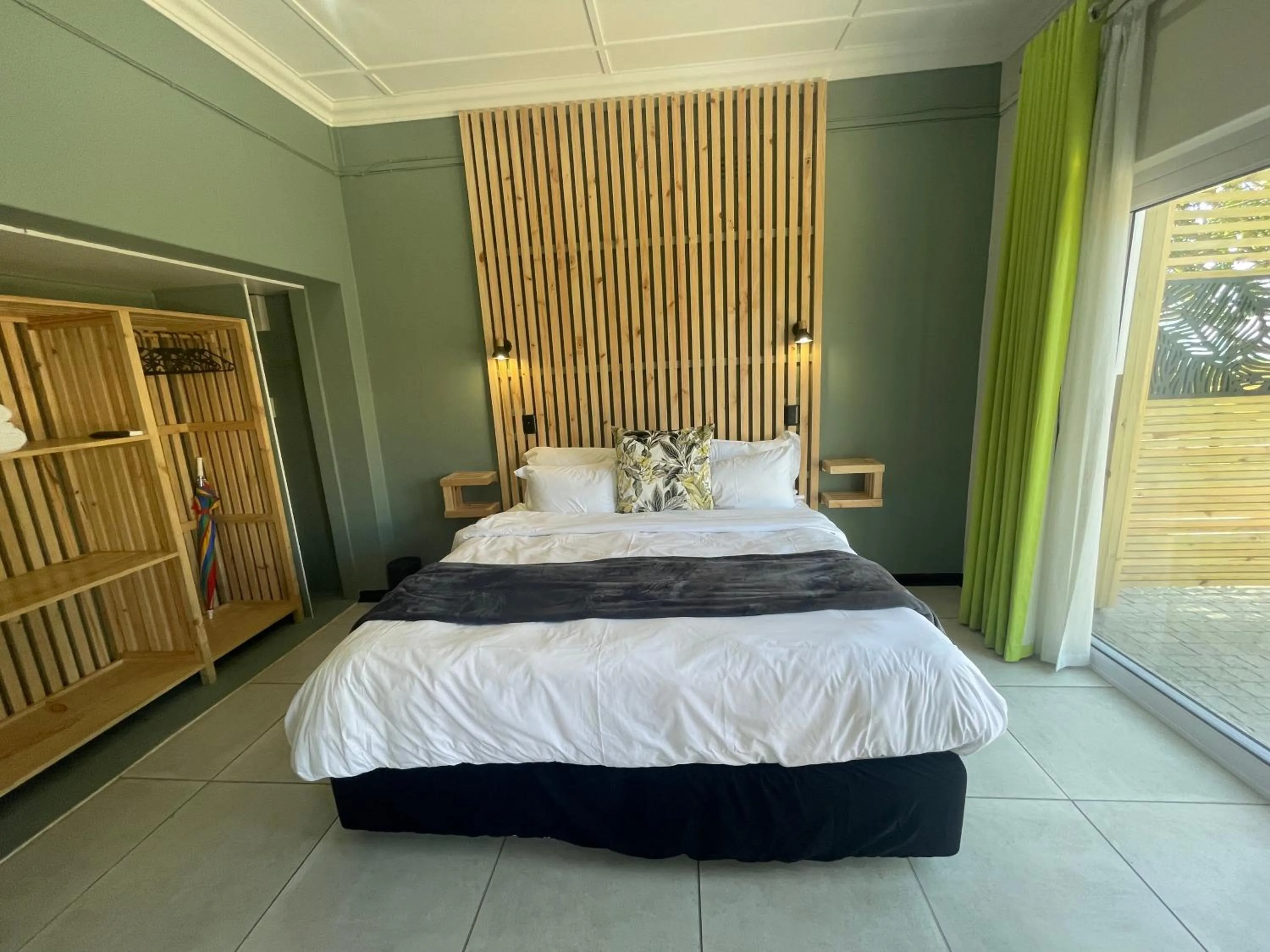 Bed in Wilderness on Sea