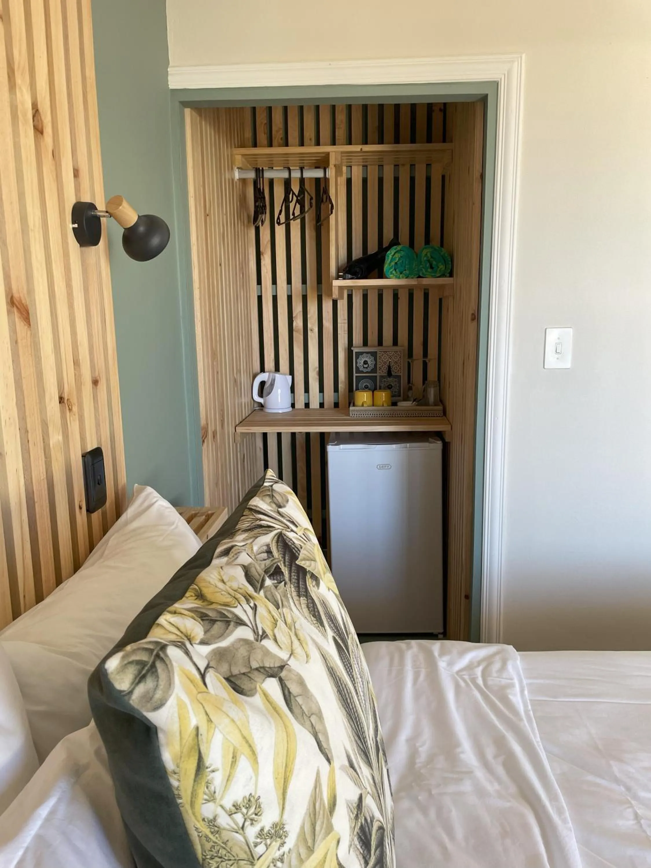 wardrobe, Bed in Wilderness on Sea