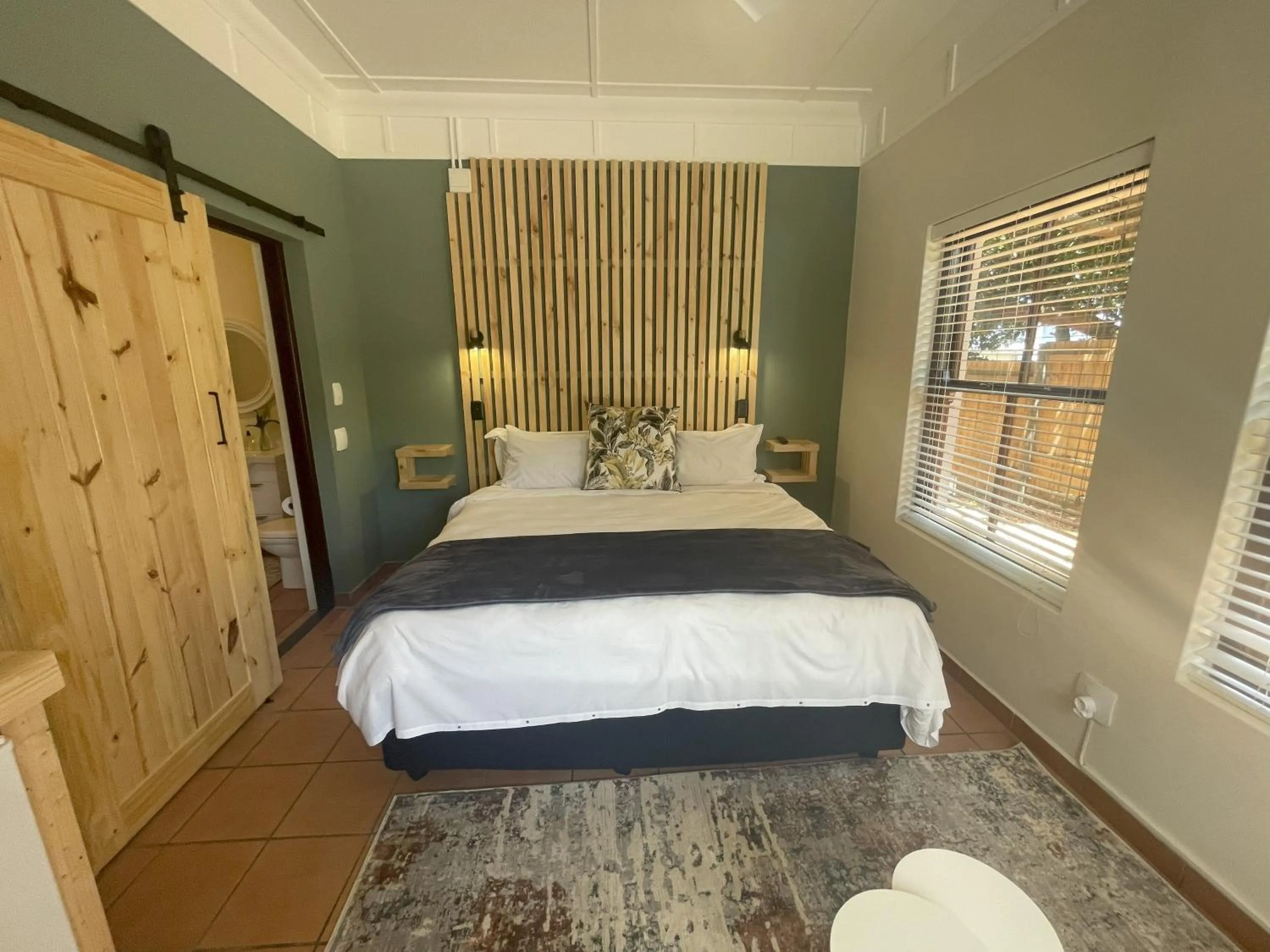 Photo of the whole room, Bed in Wilderness on Sea