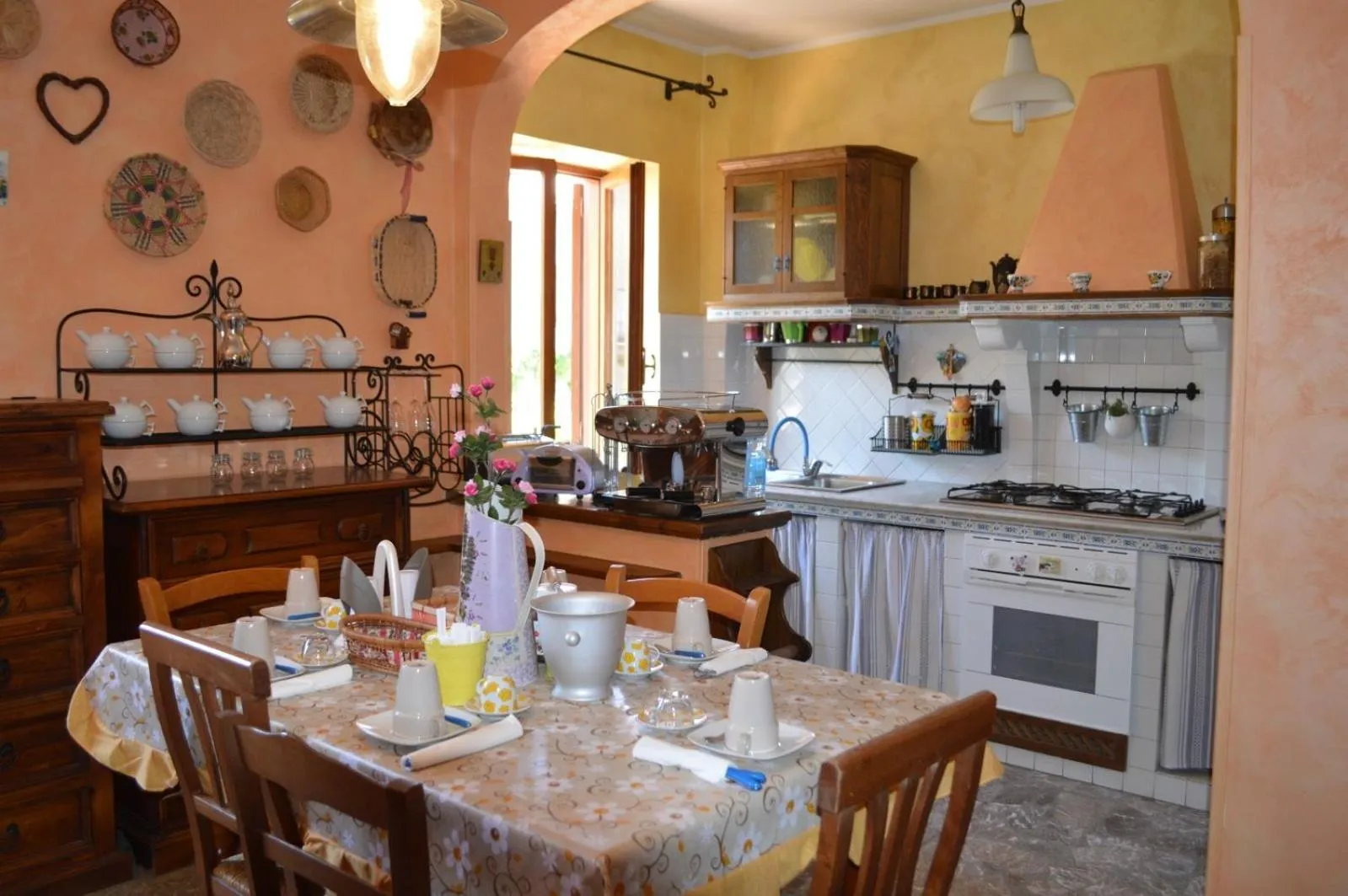 Communal kitchen in B&B Santa Vittoria