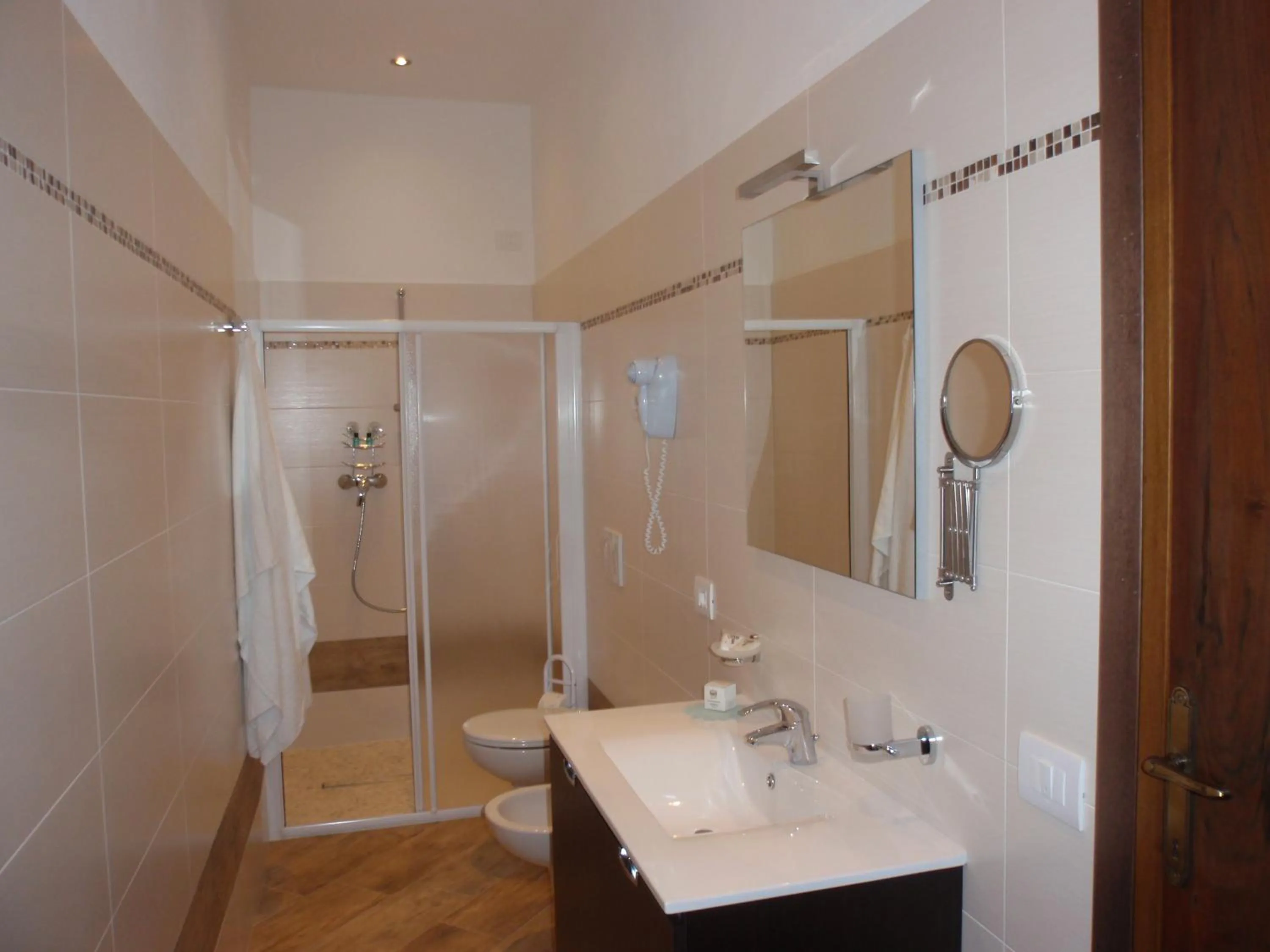 Shower in B&B Ca Tunin