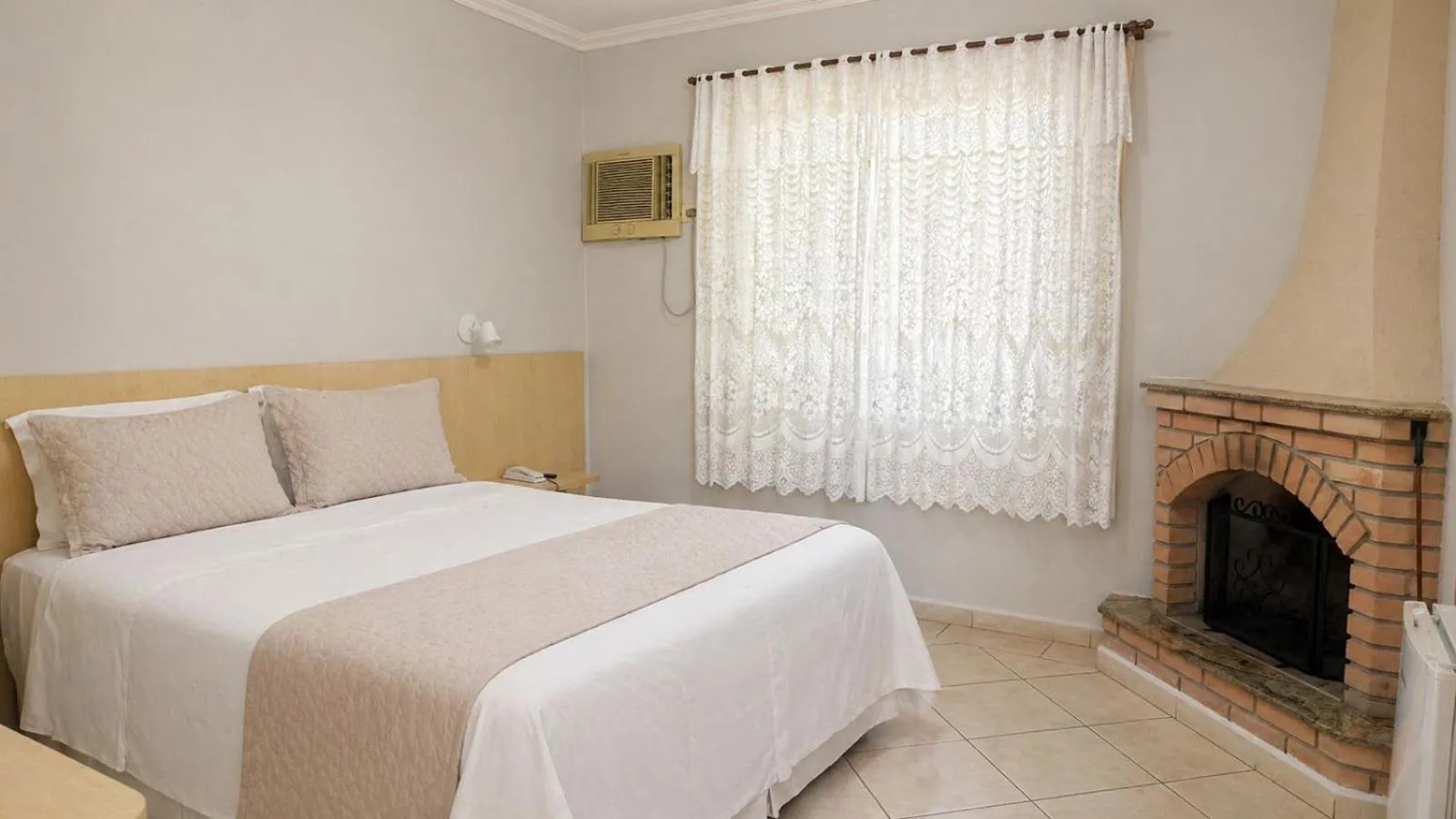 Bed in Vila Francesa Hotel