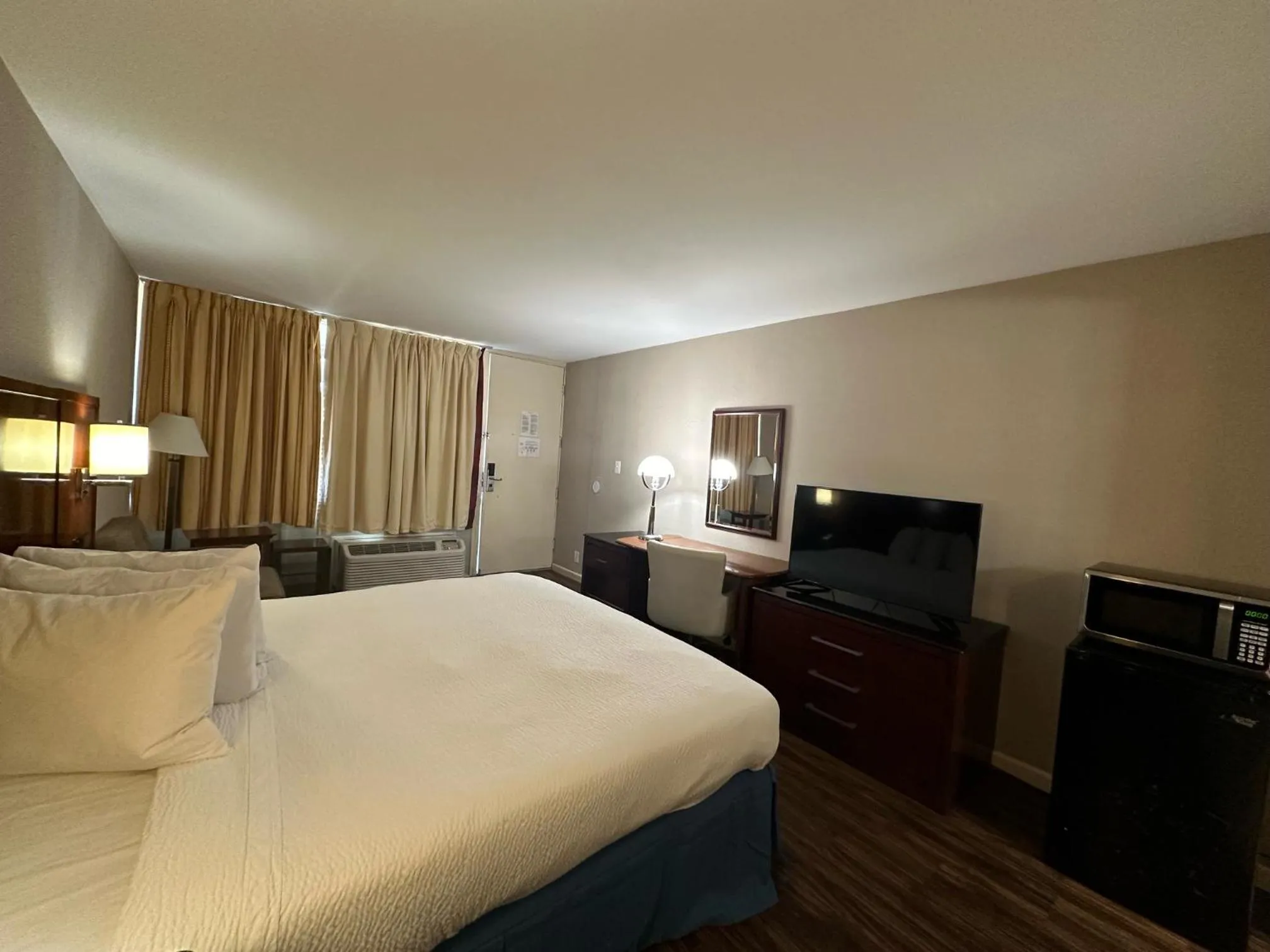 Bed in Gateway Hotel