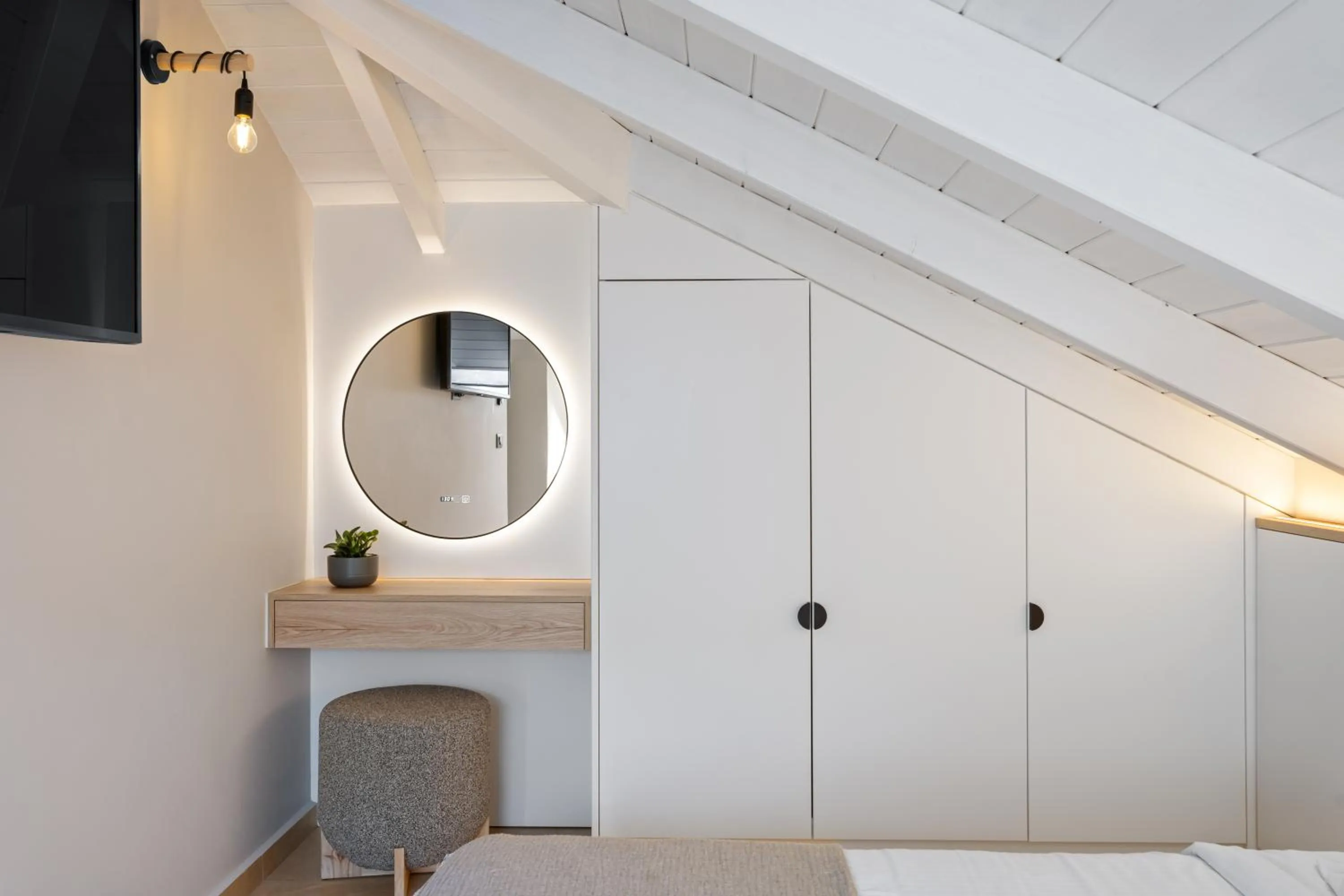 Bedroom, Bed in Ennea Muses Rooms and Suites