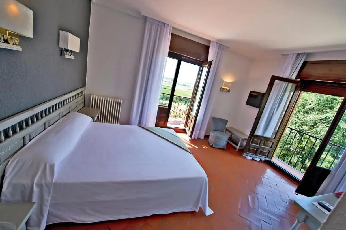 Photo of the whole room, Bed in Hospedium Hotel Juan II Photo of the whole room, Bed in Hospedium Hotel Juan II