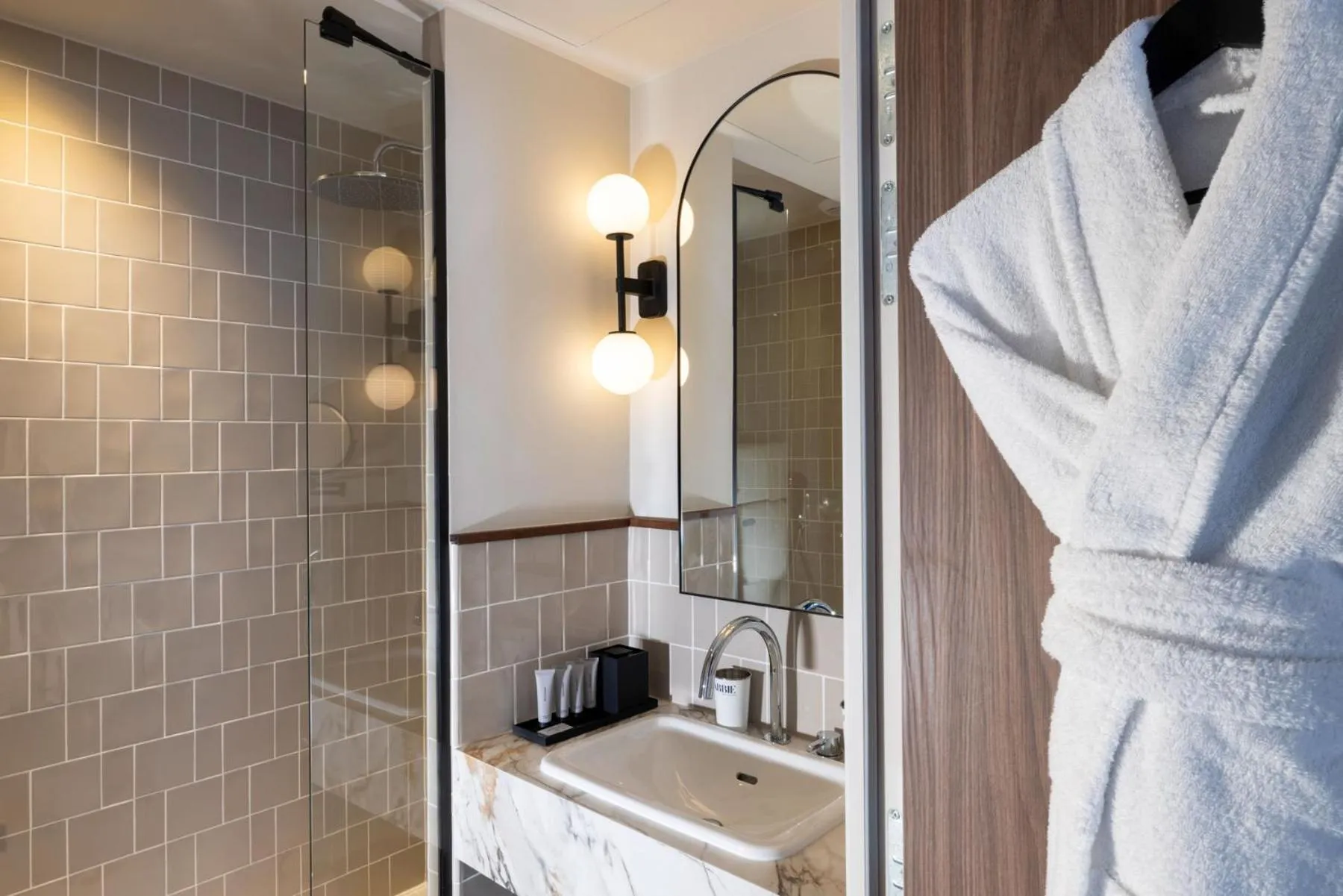 Shower in Hôtel Gabbie