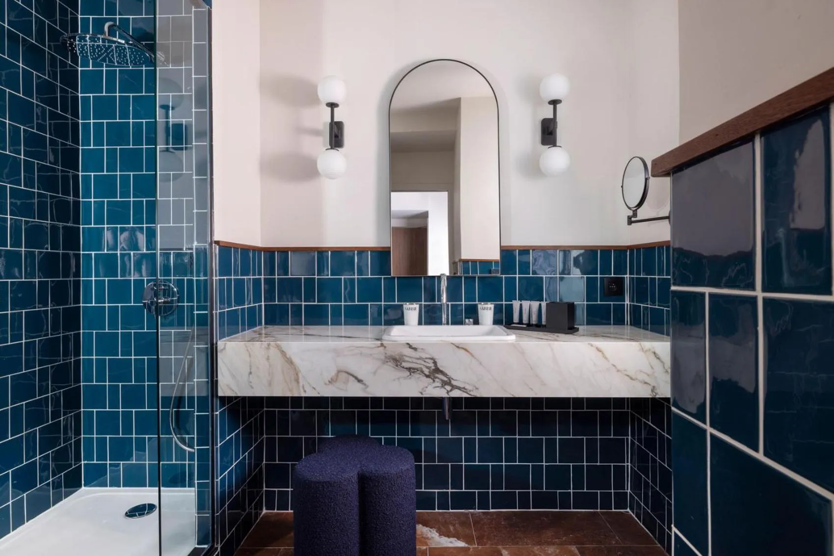 Shower in Hôtel Gabbie