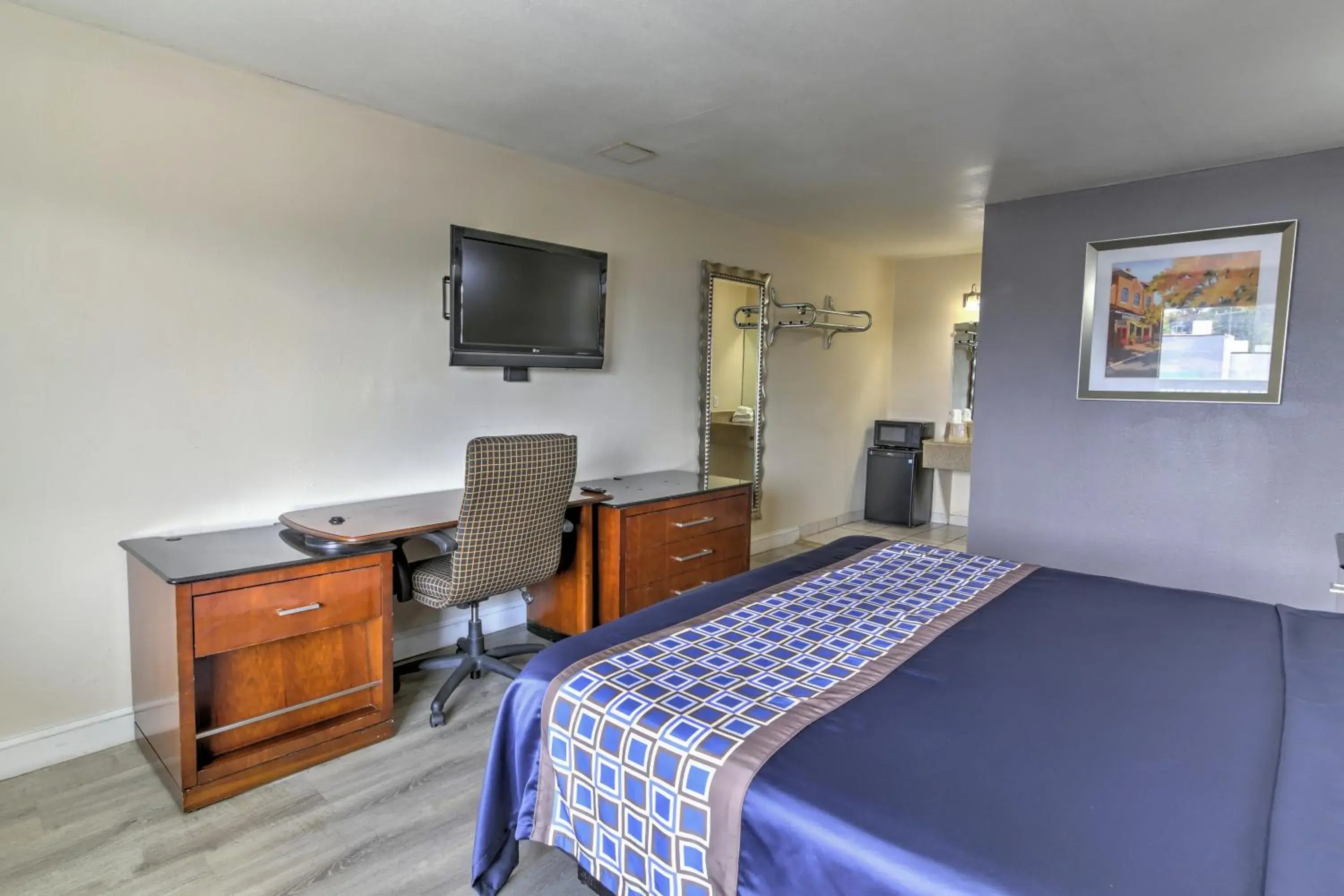 Standard King Room - Non-Smoking in Budget Lodge Churchland Standard King Room - Non-Smoking in Budget Lodge Churchland