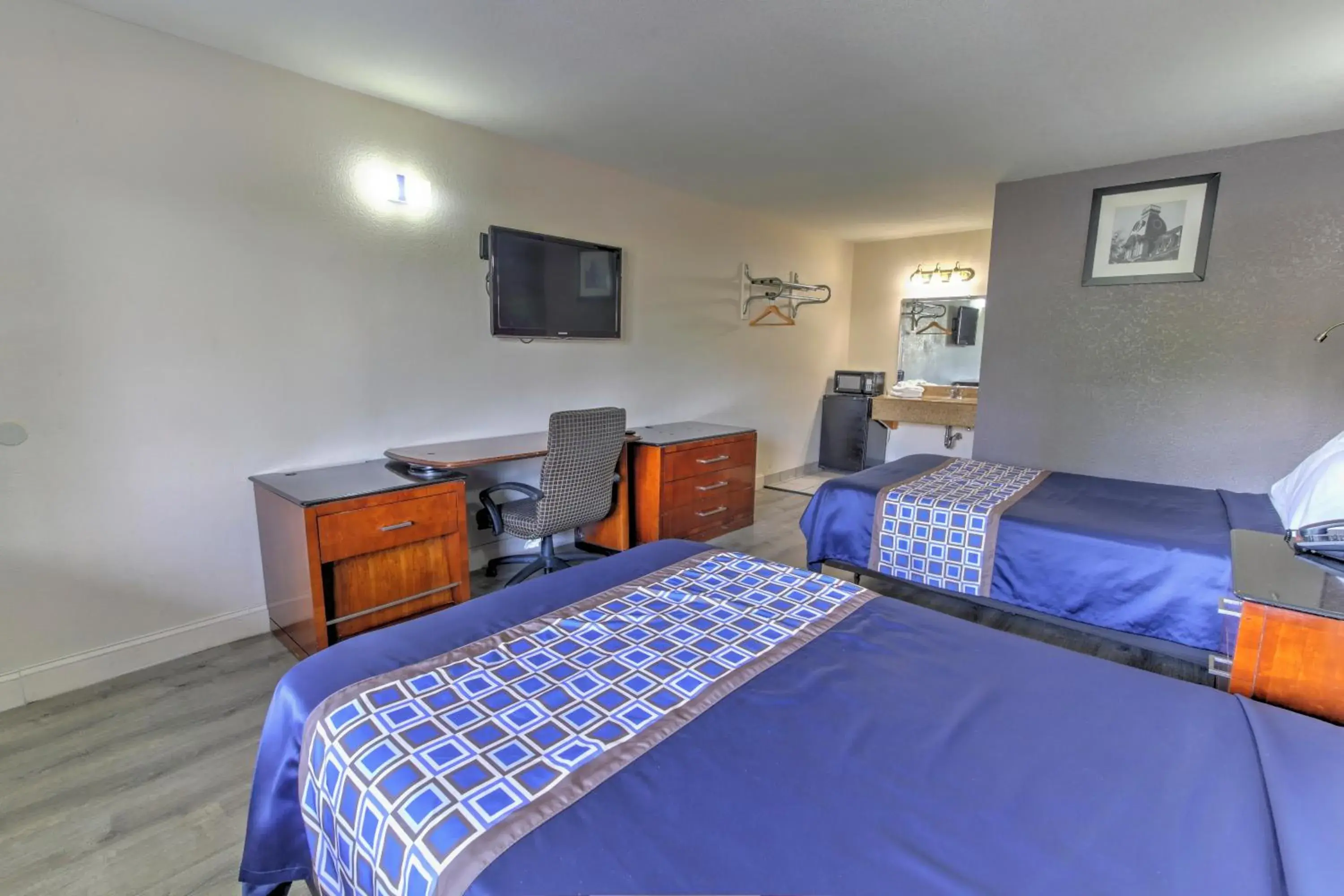 Budget Double Room - Non-Smoking in Budget Lodge Churchland Budget Double Room - Non-Smoking in Budget Lodge Churchland