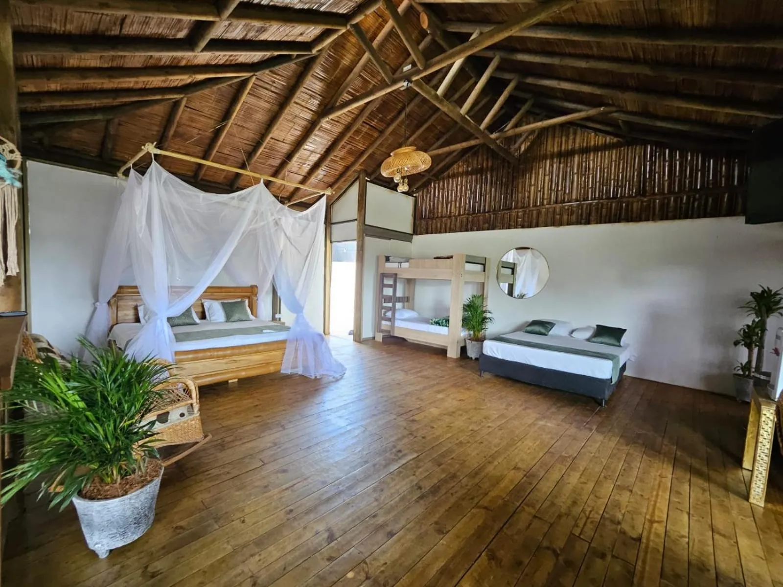 Family Room with Lake View in Hotel Jardín del Eden