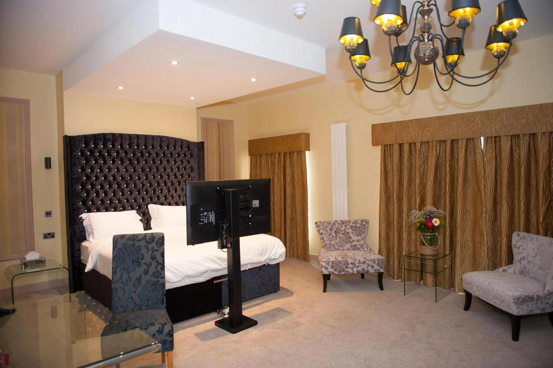 Photo of the whole room, Bed in Hotel Forty One