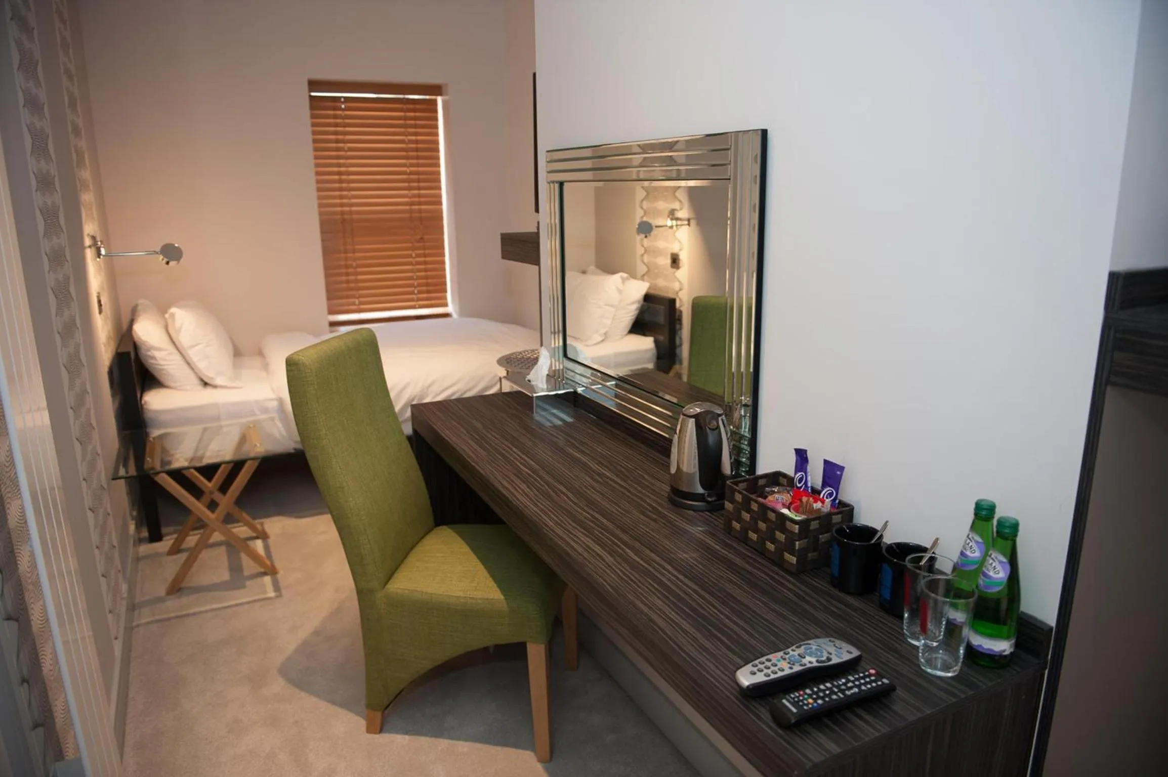 Photo of the whole room in Hotel Forty One