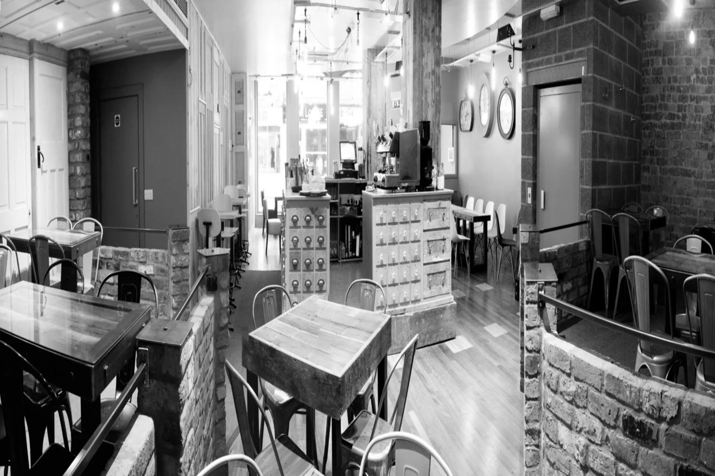 Restaurant/places to eat in Hotel Forty One