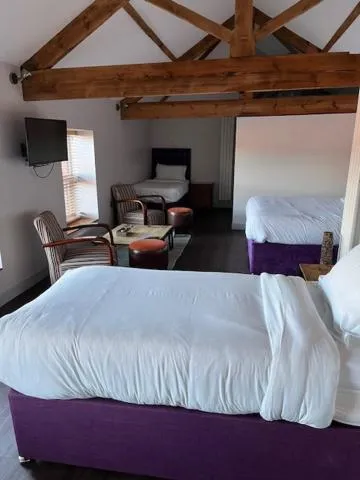 Seating area, Bed in Hotel Forty One