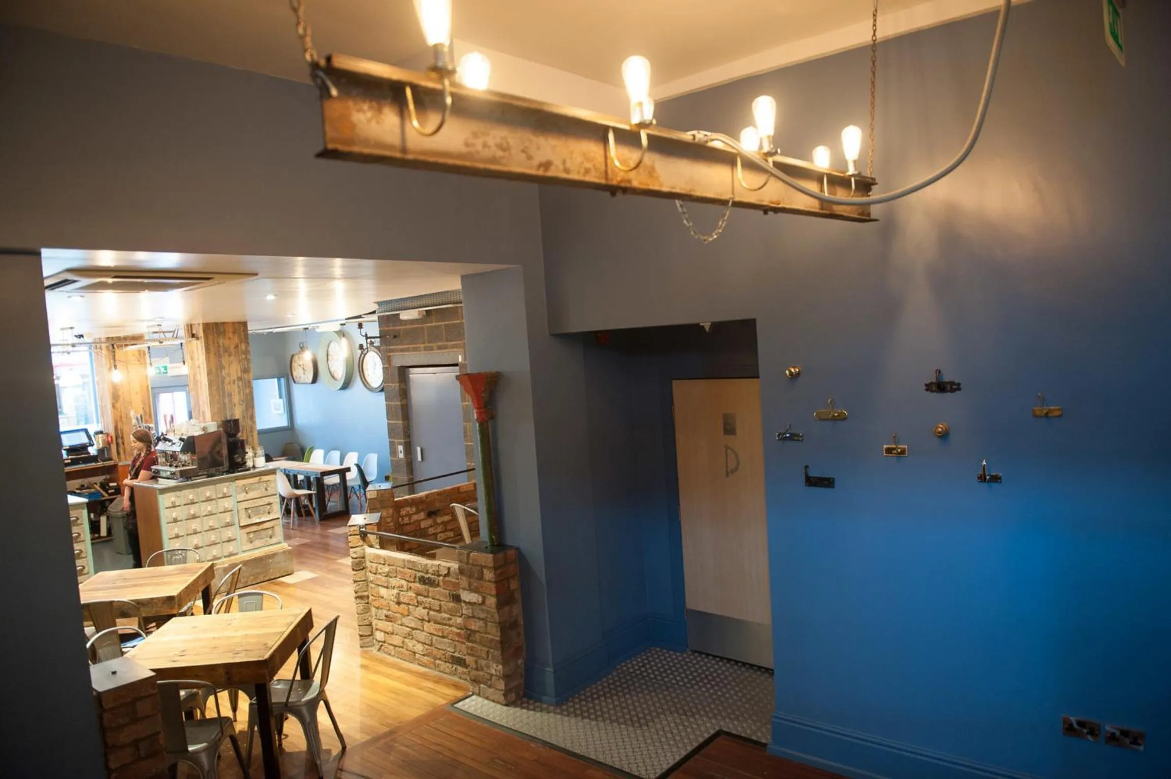 Restaurant/places to eat in Hotel Forty One