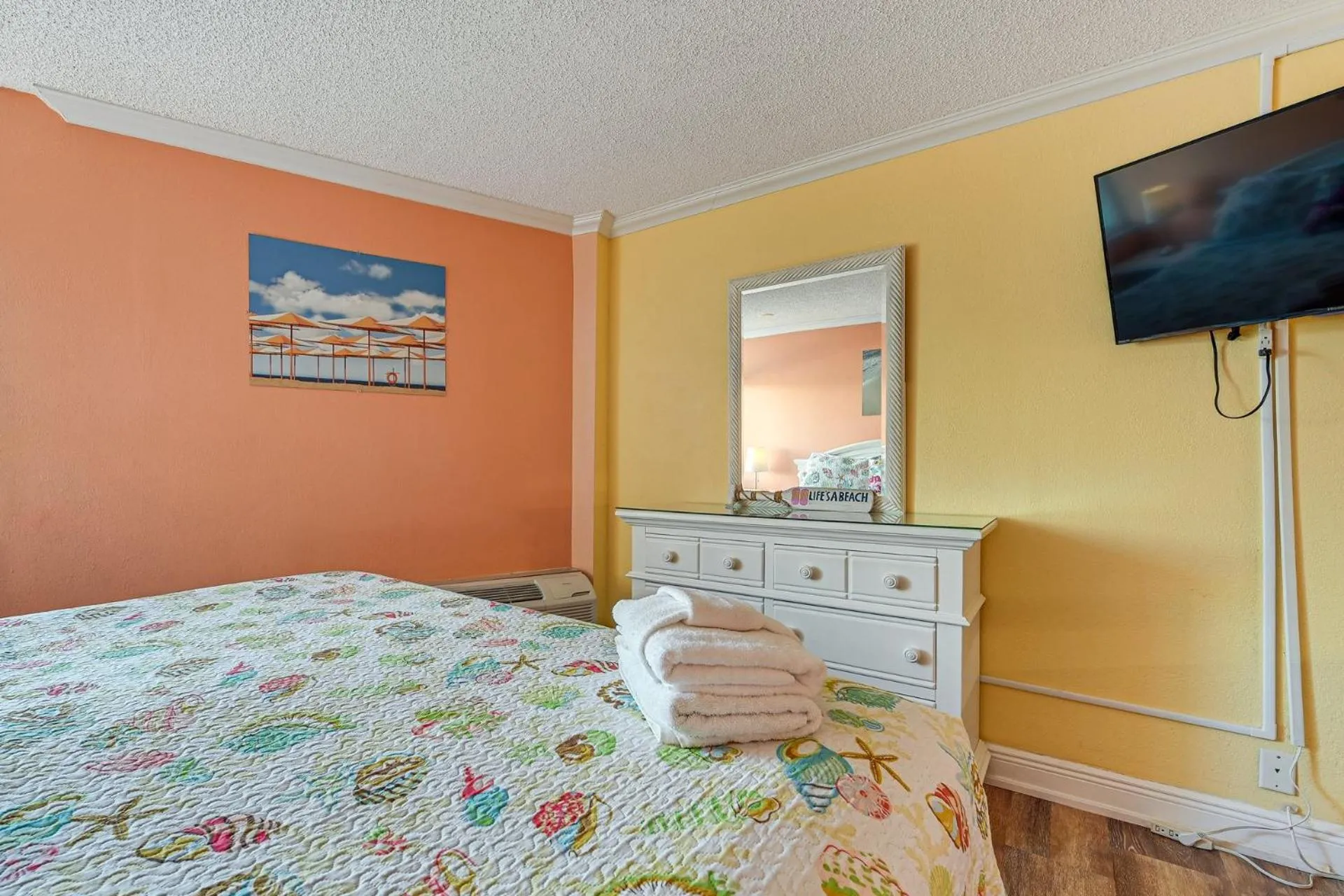 Bed in Pelican Point on Clearwater Beach