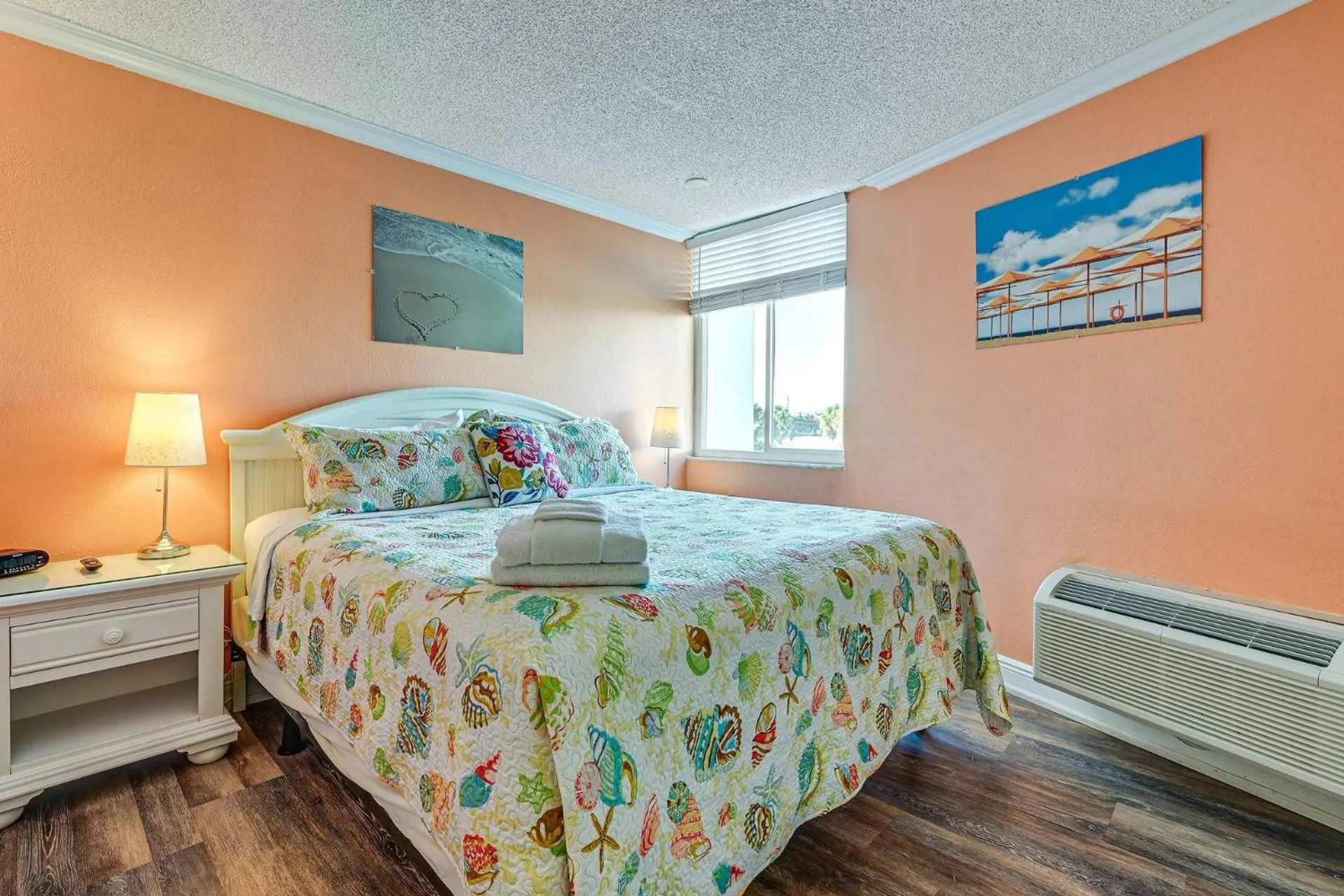 Bed in Pelican Point on Clearwater Beach