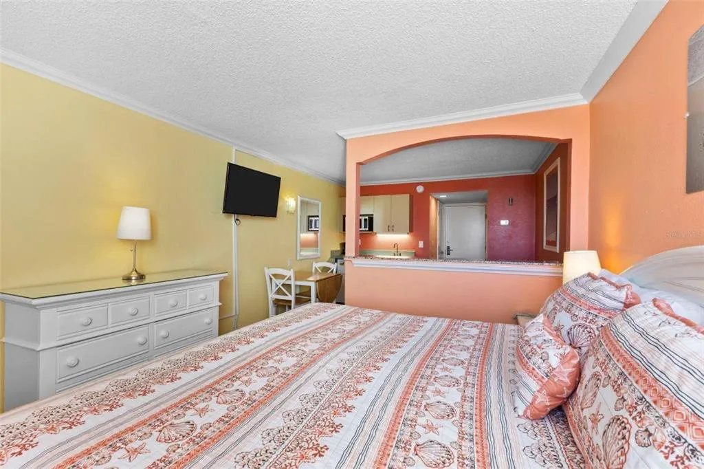 Bed in Pelican Point on Clearwater Beach