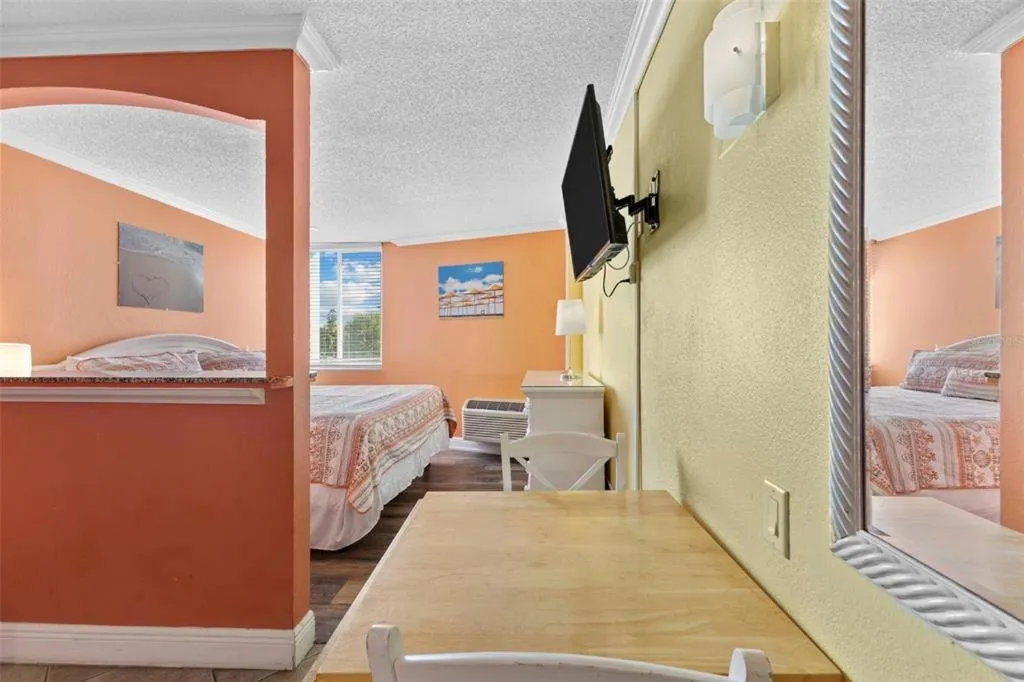 Bed in Pelican Point on Clearwater Beach