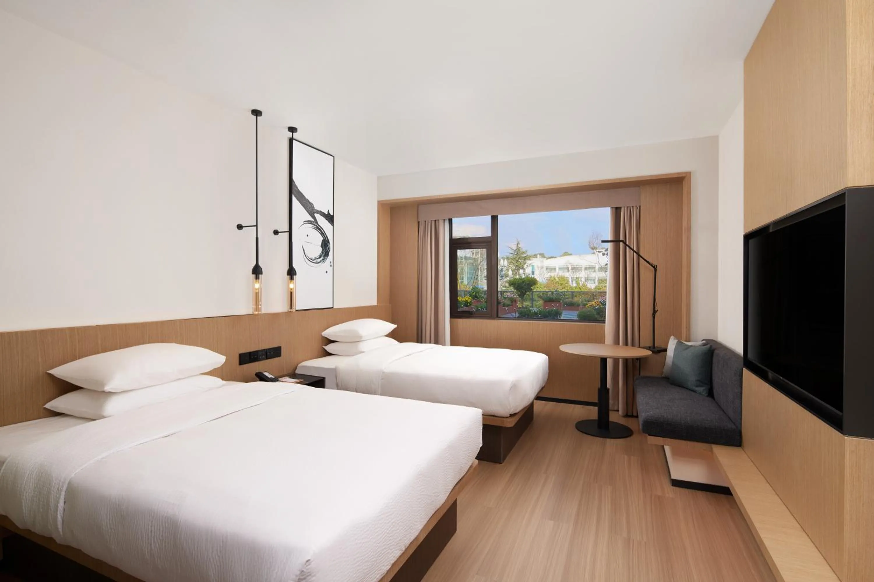 Photo of the whole room, Bed in Fairfield by Marriott Lijiang Ancient Town