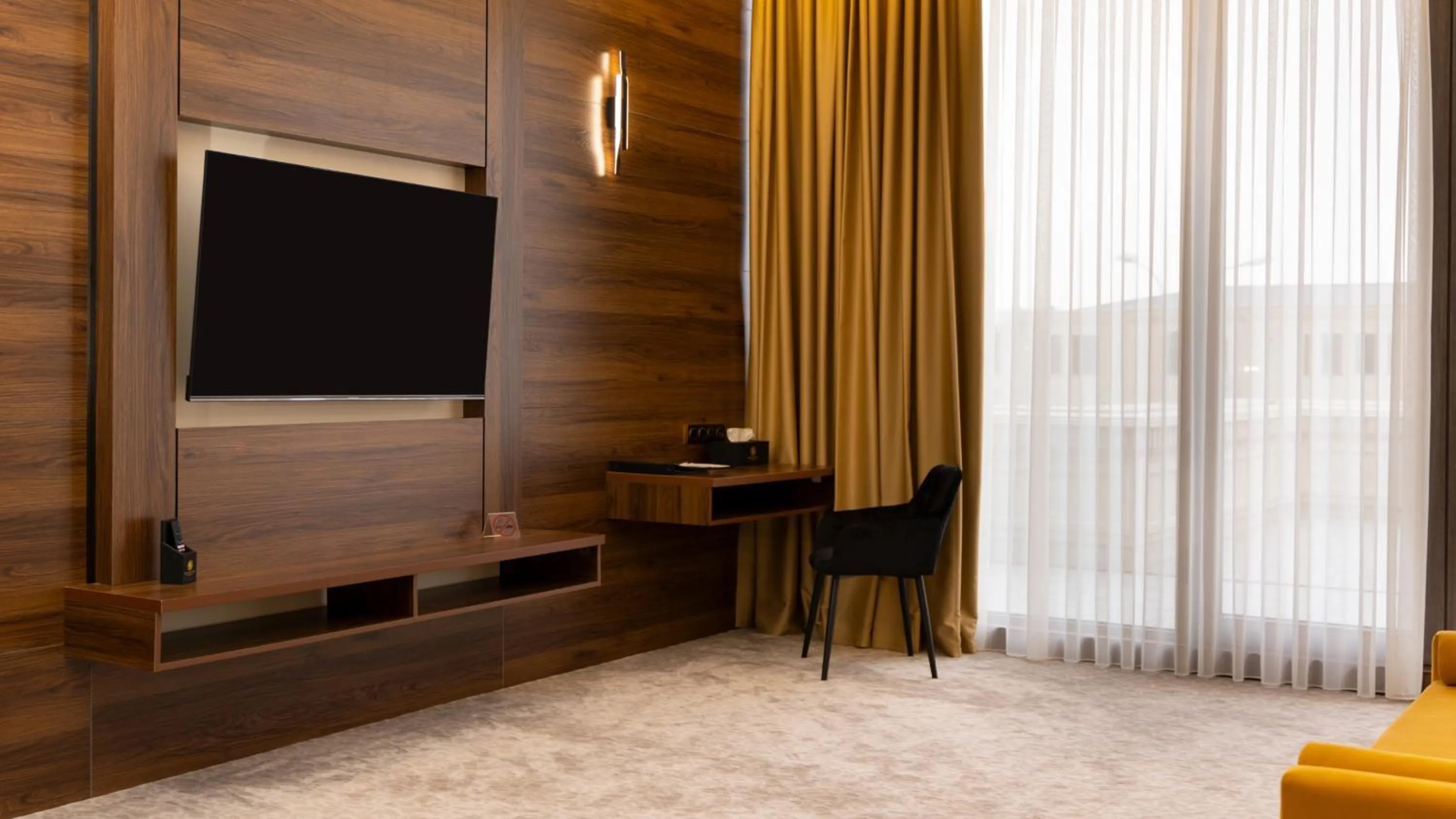 TV and multimedia in Kohinur Plaza