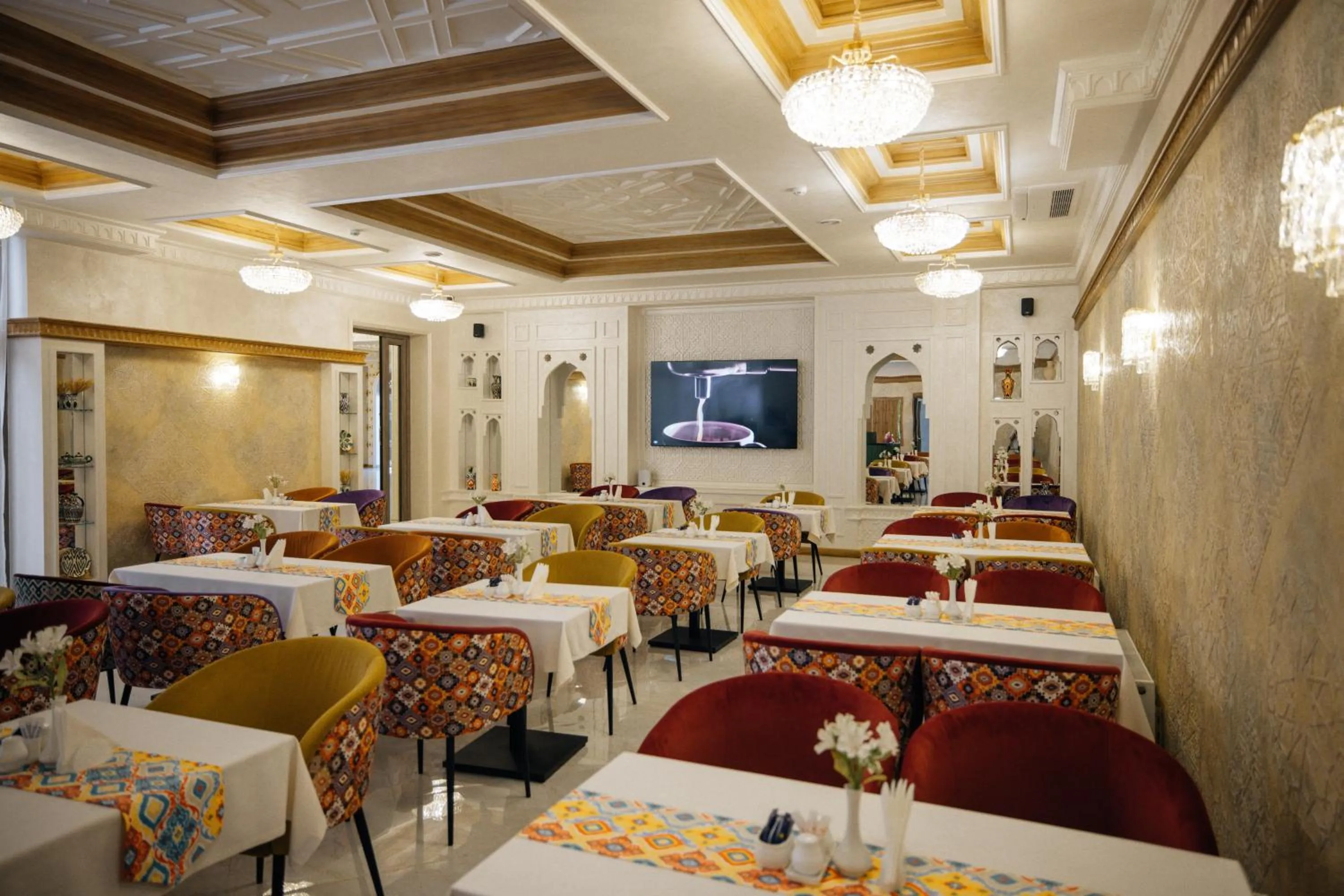 Restaurant/places to eat in Kohinur Plaza